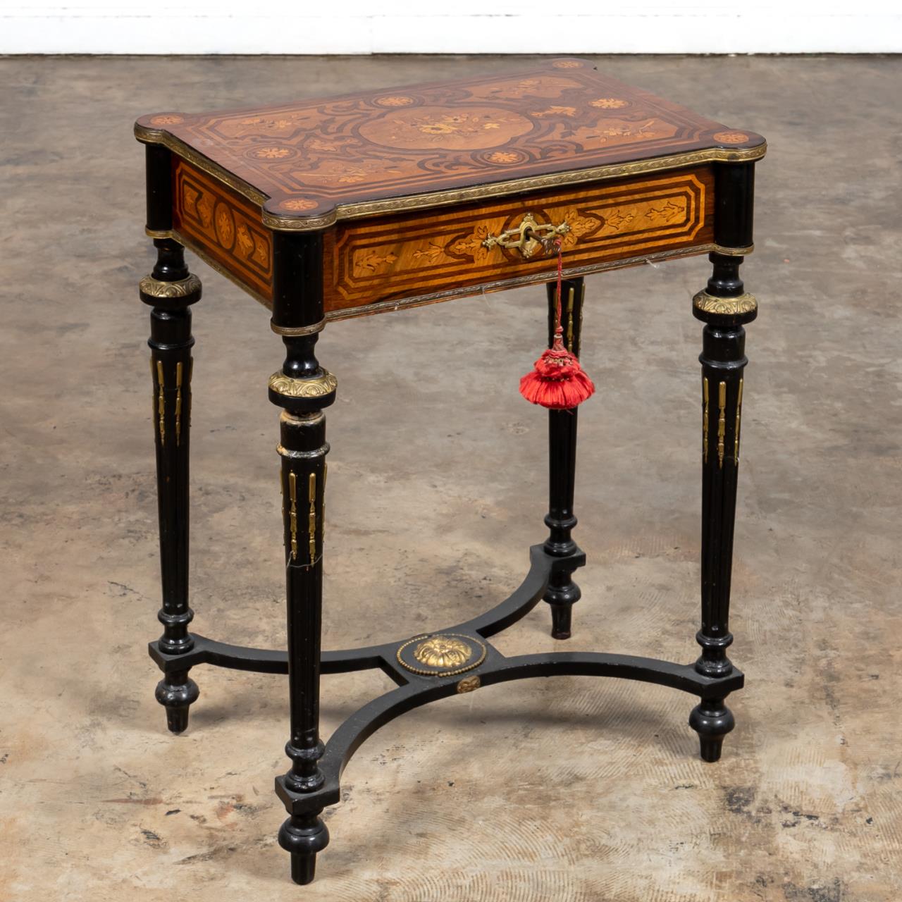 NAPOLEON III MARQUETRY TRAVAILEUSE 35e102