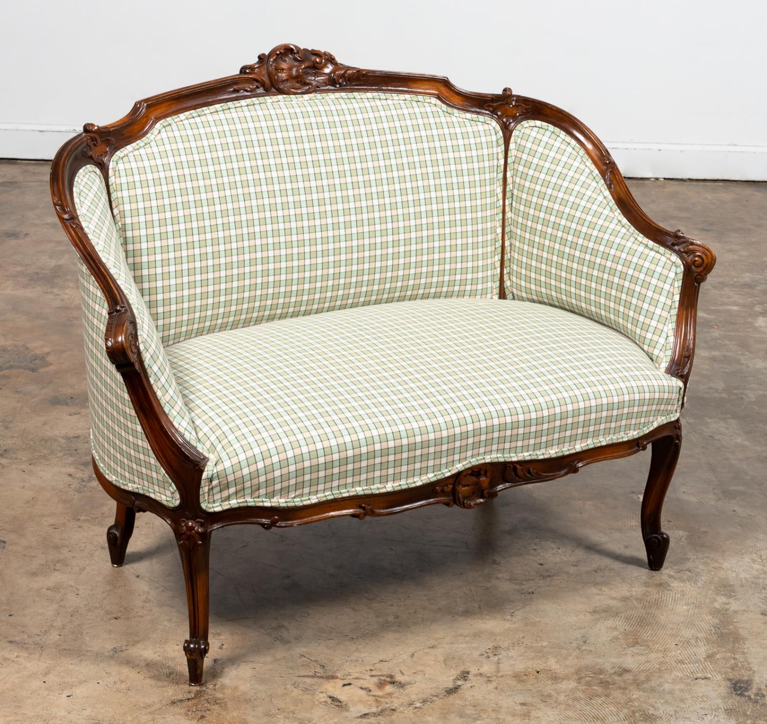 20TH C LOUIS XV STYLE WALNUT 35e12d