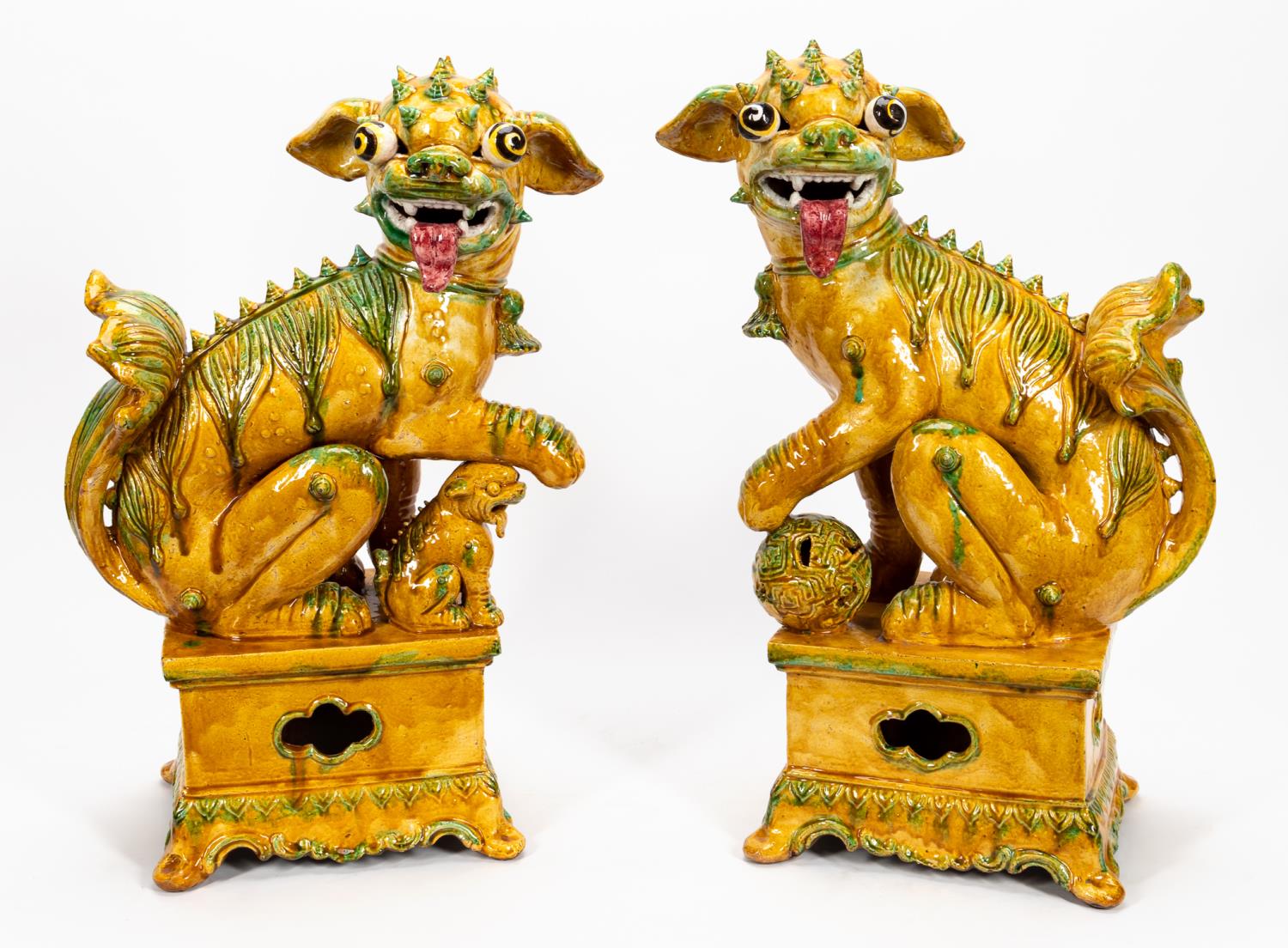 OPPOSING PAIR OF MAJOLICA GLAZED 35e1de