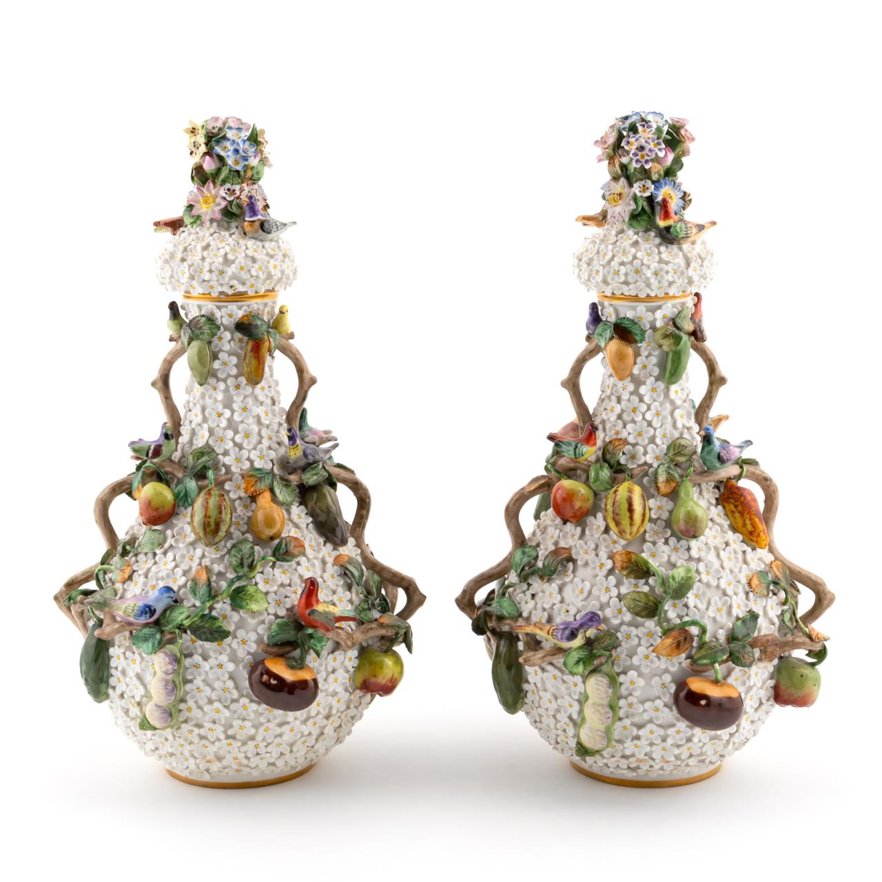 PAIR EARLY MEISSEN SNOWBALL COVERED 35e2f6