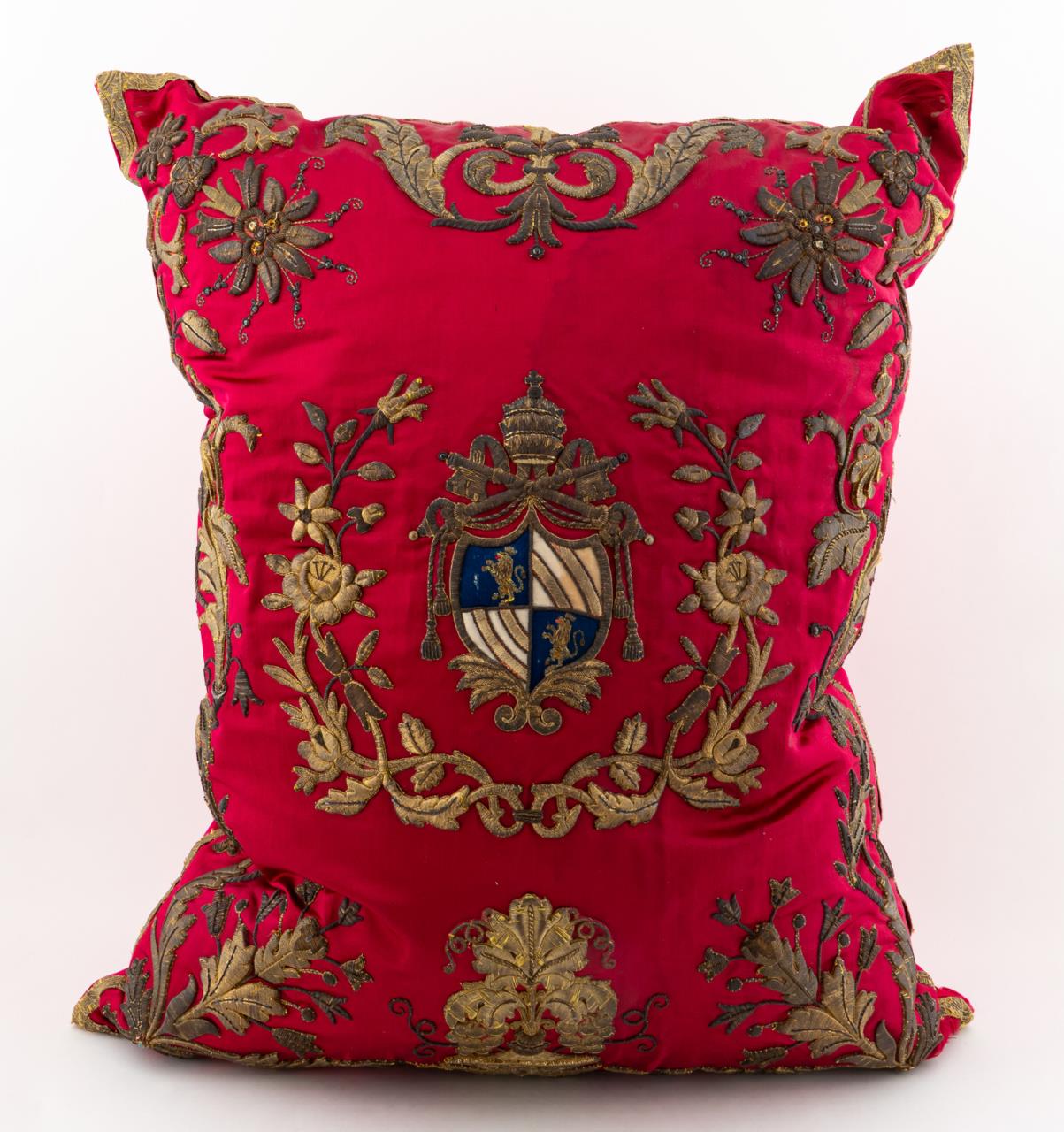 RED SATIN EMBROIDERED PILLOW WITH 35e33f