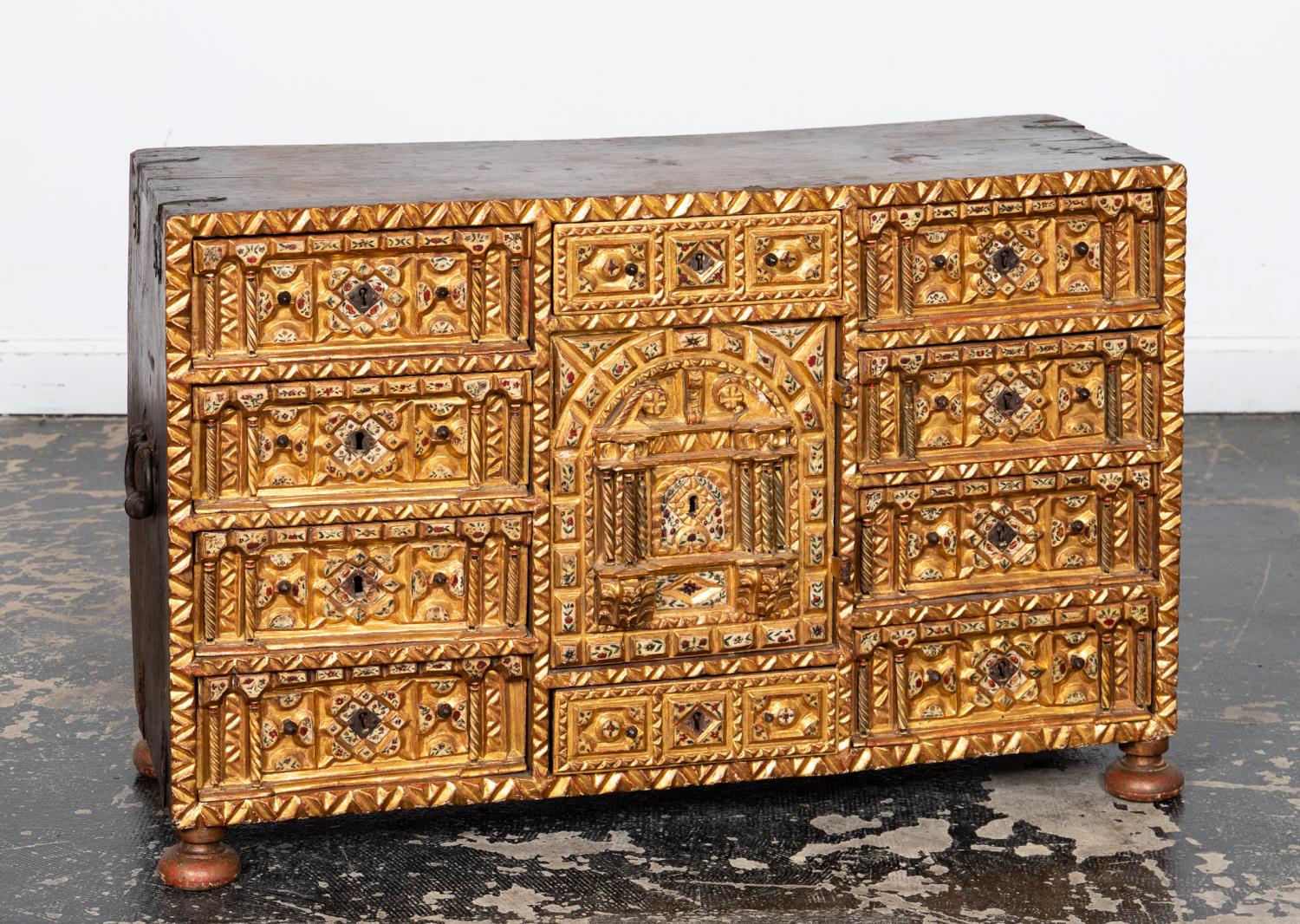 17TH C GILT WALNUT SPANISH VARGUENO 35e357