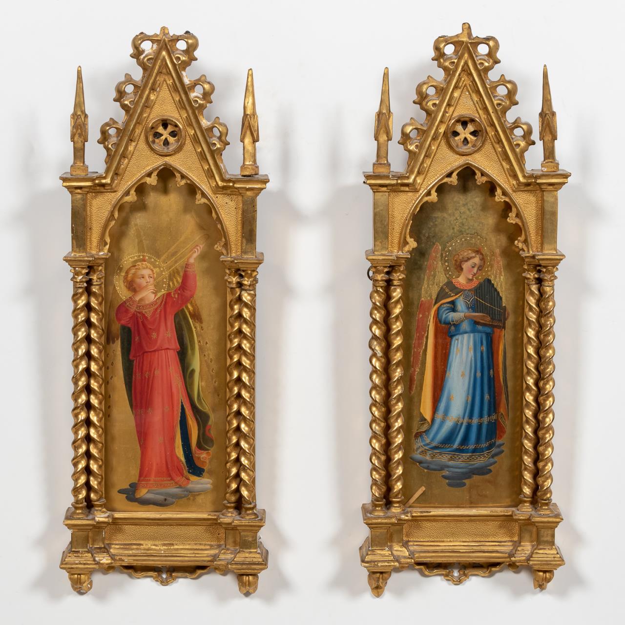 PAIR O B ANGEL ICONS IN GILTWOOD 35e35c