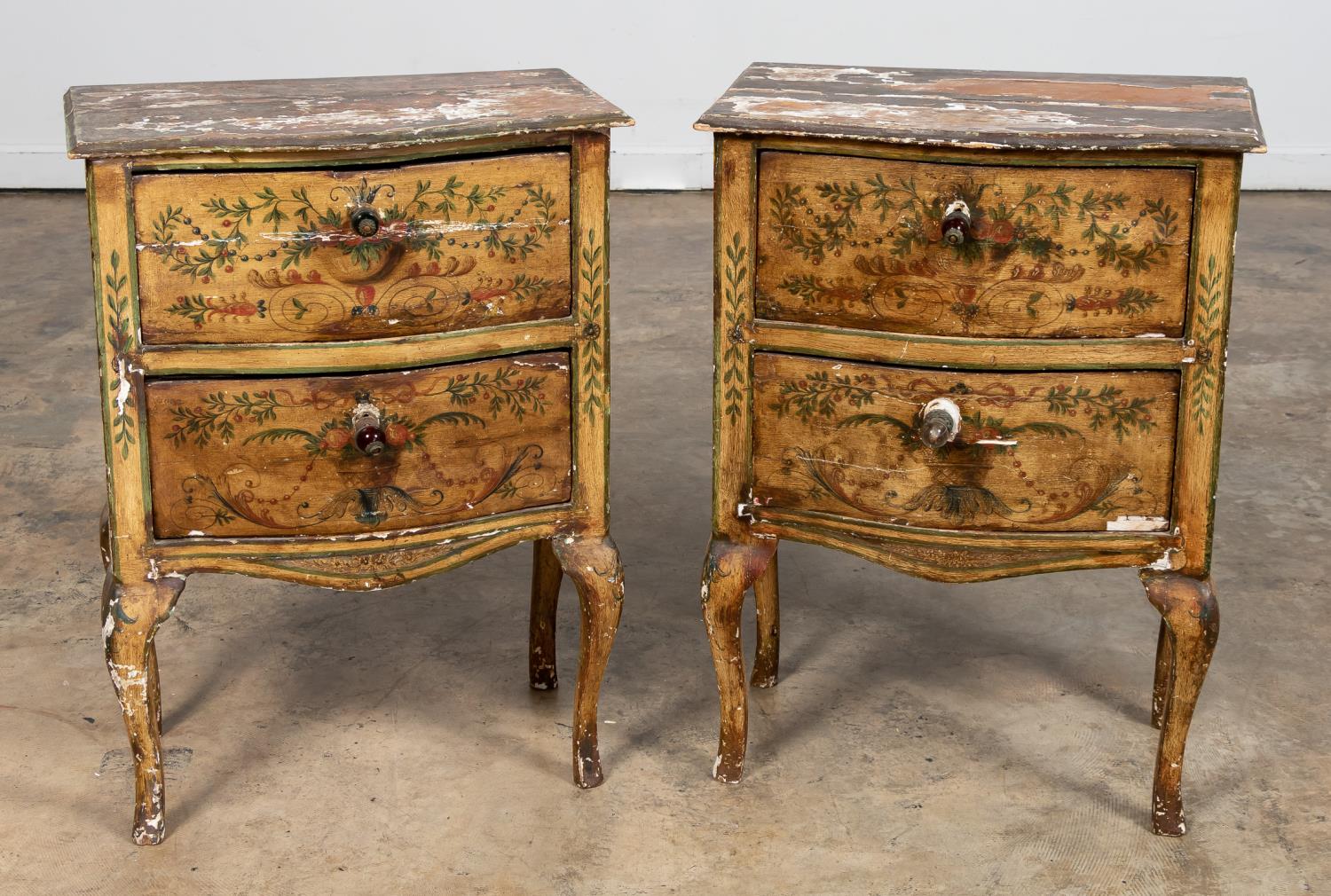 PAIR OF ITALIAN PAINT DECORATED 35e376