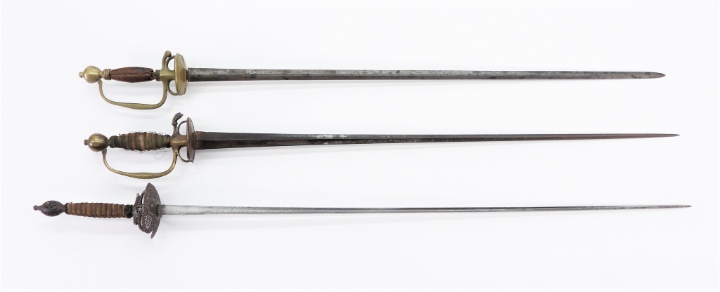 GROUP OF THREE SMALL SWORDS A steel 35e3a8