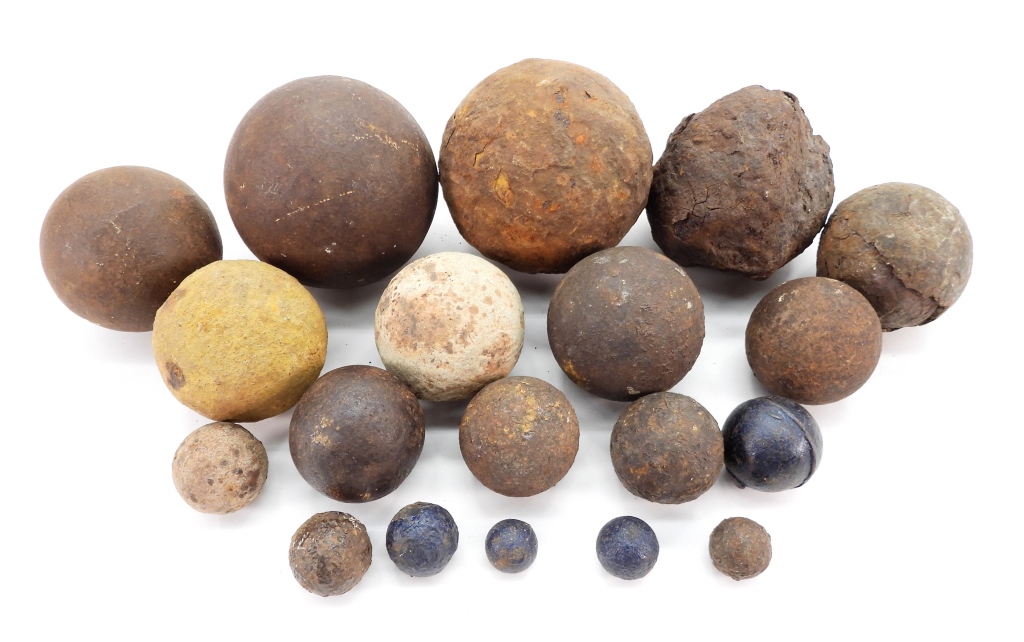 GROUP OF CANNON BALLS Three sixteen pound 35e3a3