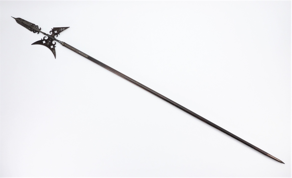 COLONIAL PIERCED IRON HALBERD AND 35e3ba