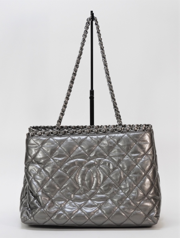 CHANEL METALLIC GRAY LEATHER QUILTED 35e4ee
