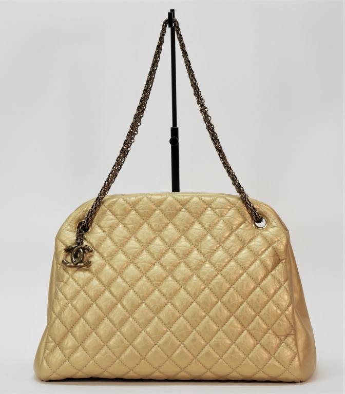 CHANEL METALLIC GOLD QUILTED LEATHER 35e4ec