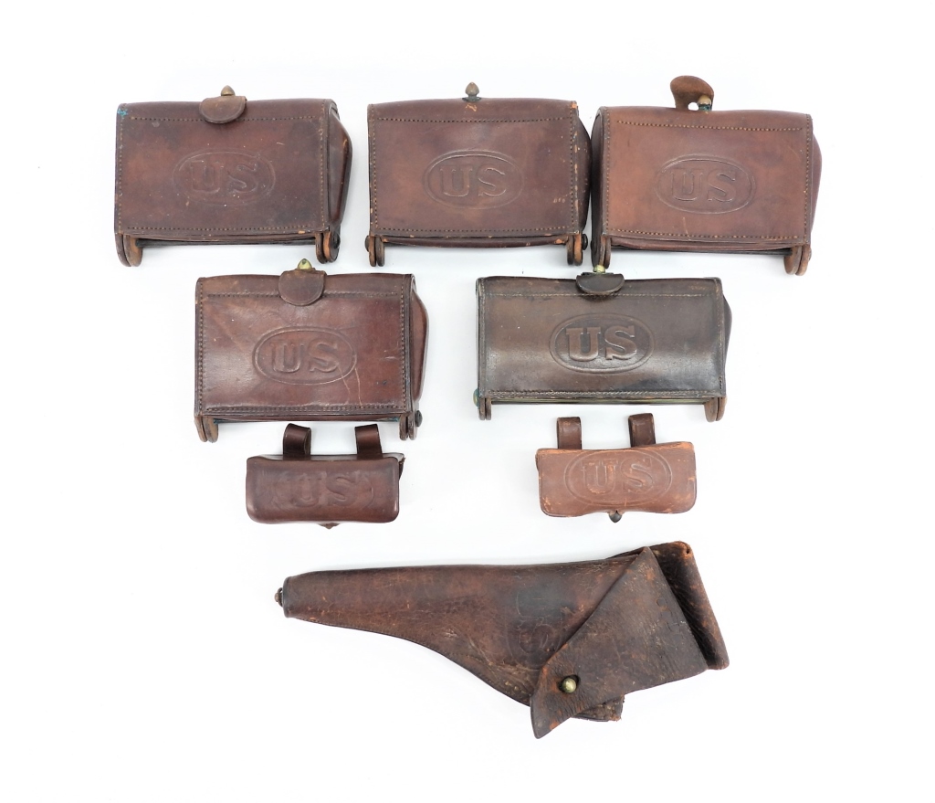 GROUP OF U S LEATHER EQUIPMENT 35e512