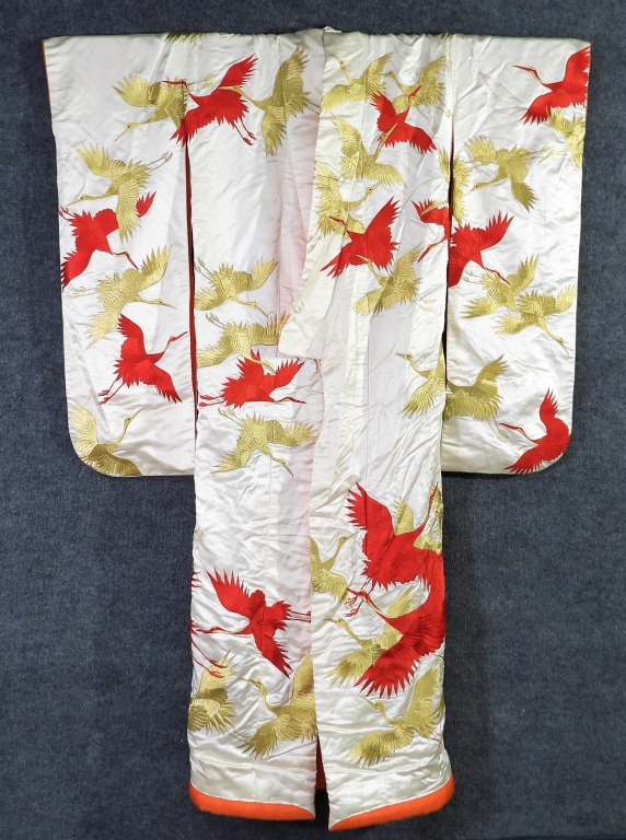 JAPANESE WHITE SILK EMBROIDERED 35e609