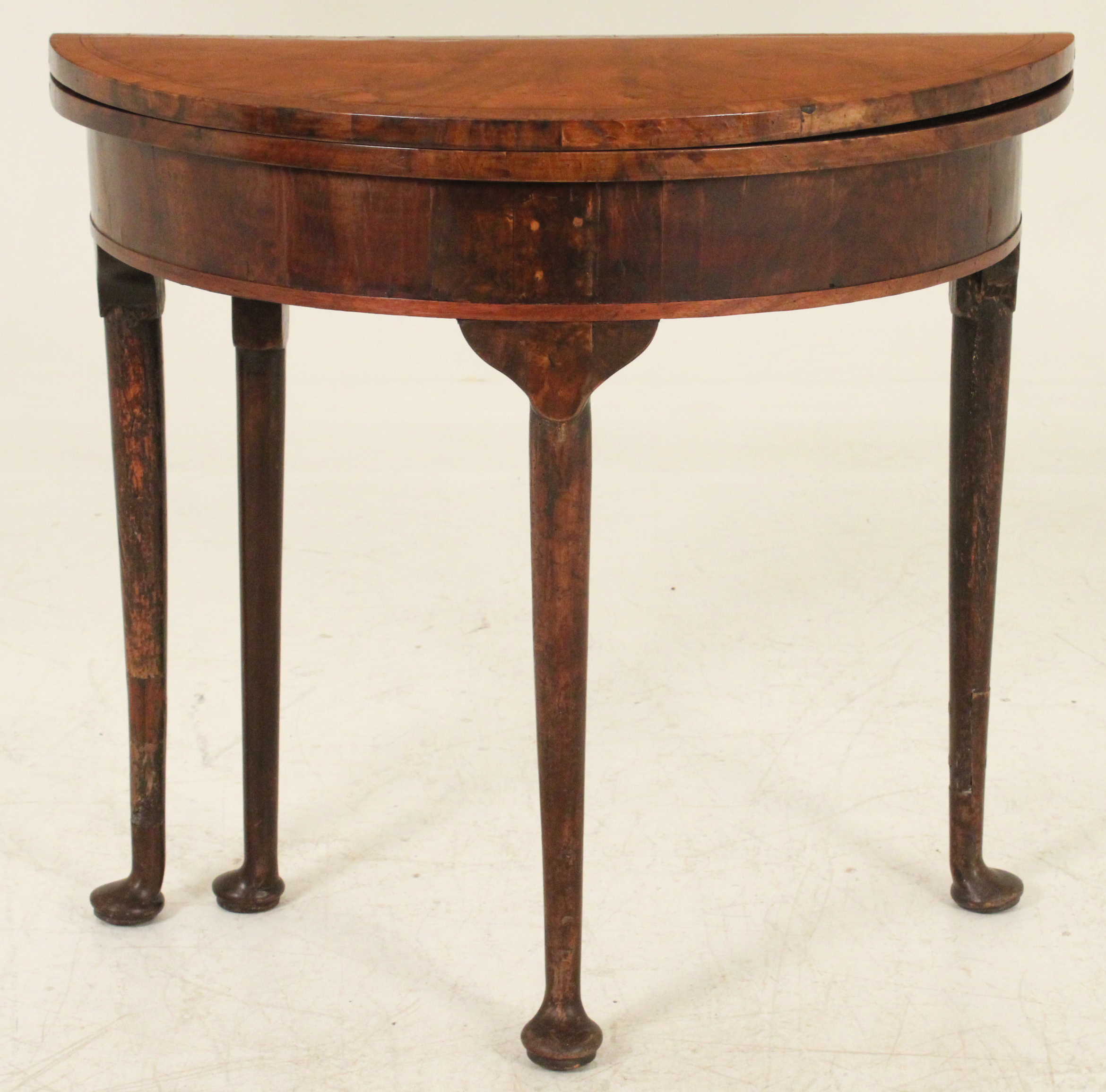 QUEEN ANNE STYLE GAME TABLE English