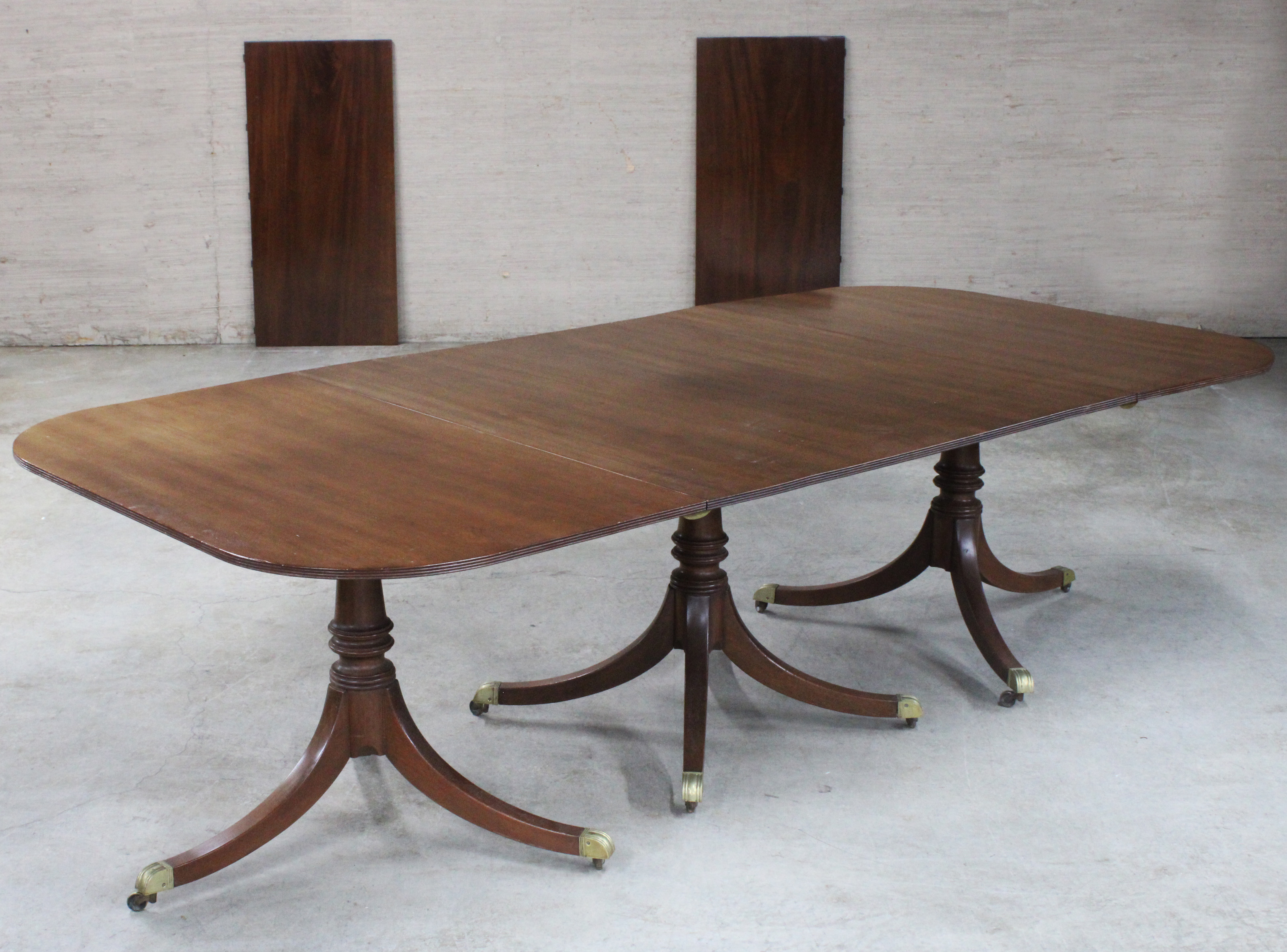 ENGLISH MAHOGANY TRIPLE PEDESTAL DINING