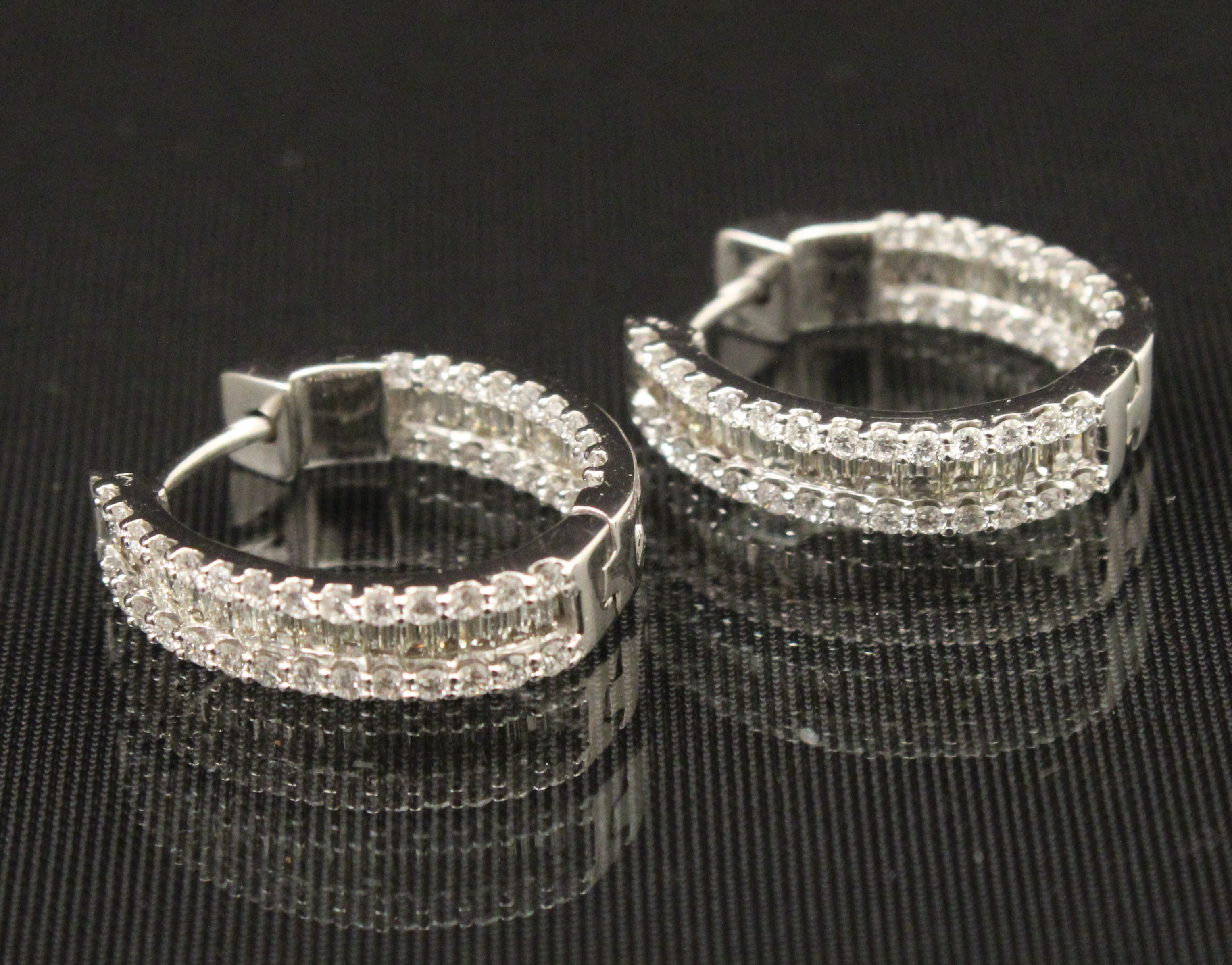 PR OF 14K WHITE GOLD DIAMOND EARRINGS  35e765