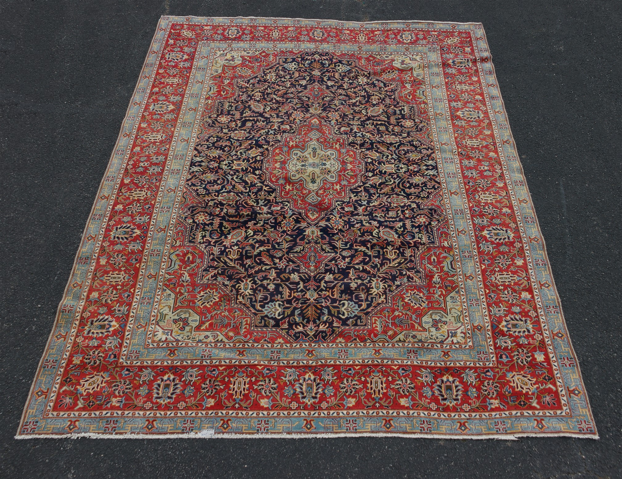 ORIENTAL RUG  8'9" X 12'2'" ISFAHAN