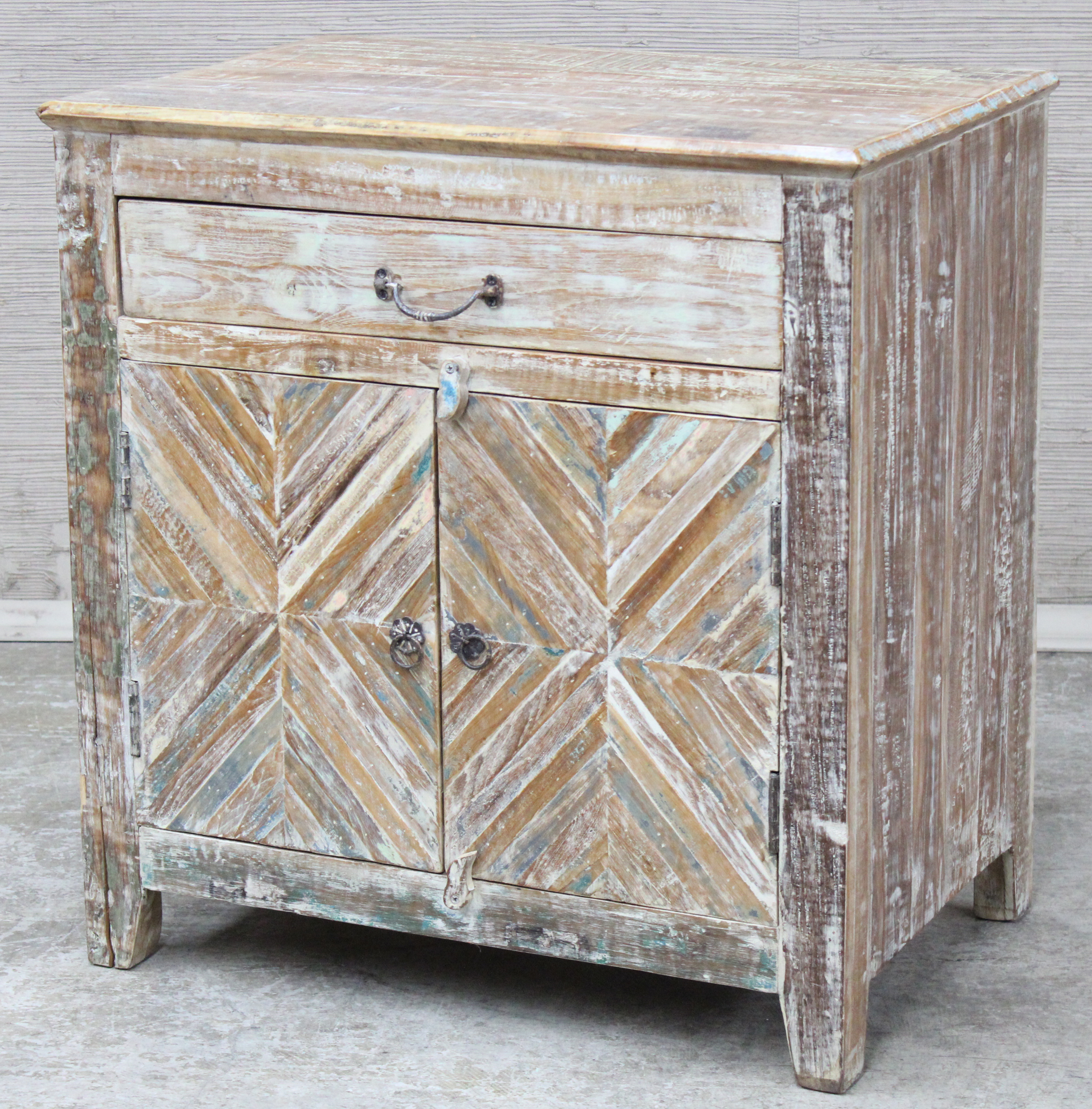 FARMHOUSE CABINET Farmhouse rustic 35e7c4