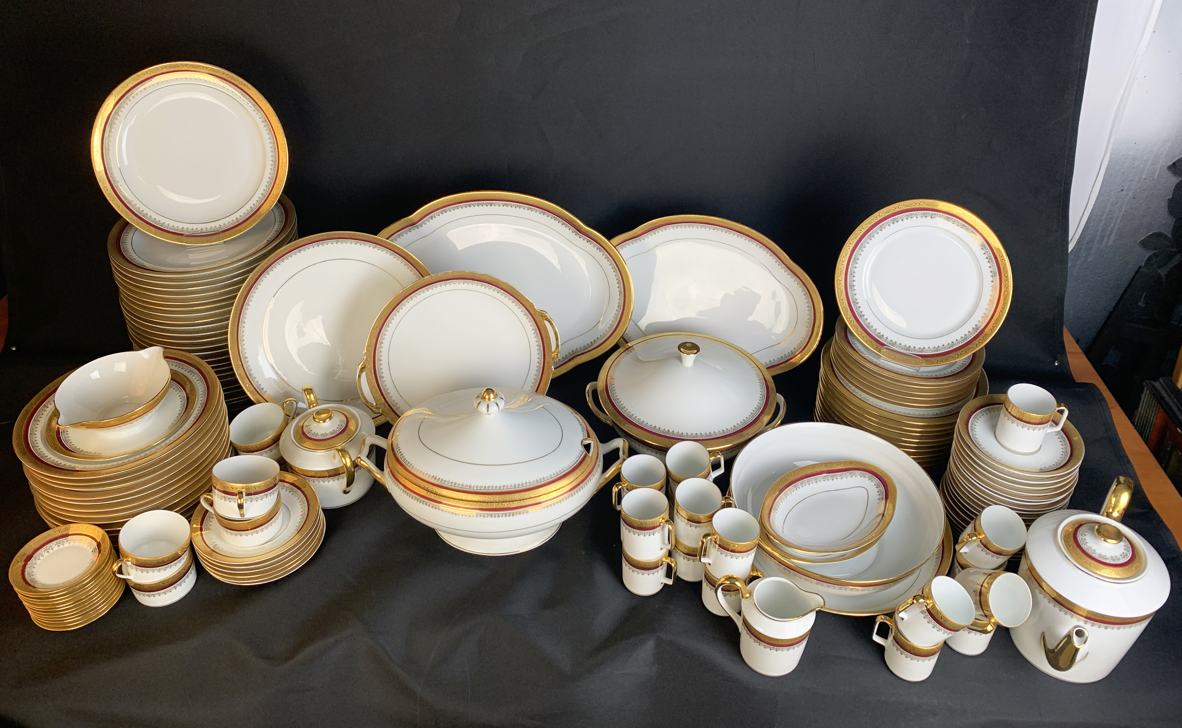 118 PC FRENCH LIMOGES DINNER SERVICE 35e832