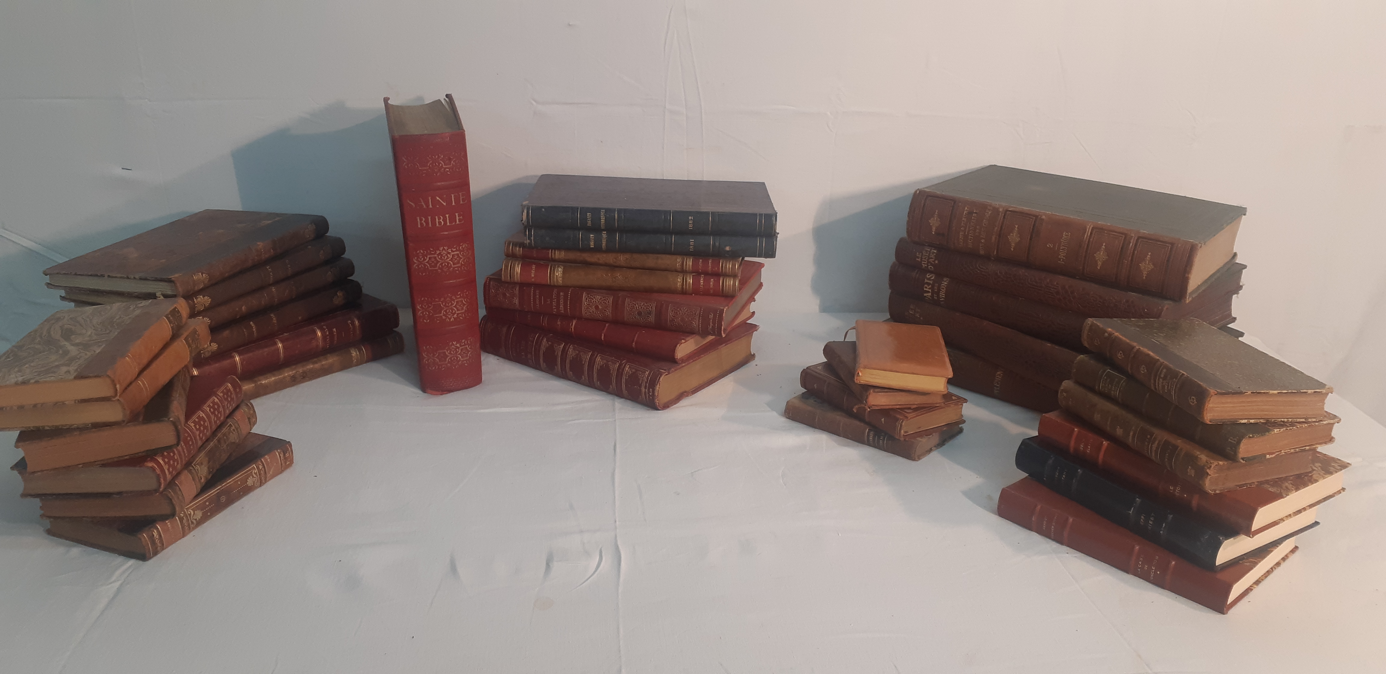 MISC LOT OF 35 LEATHER BOUND BOOKS 35e881