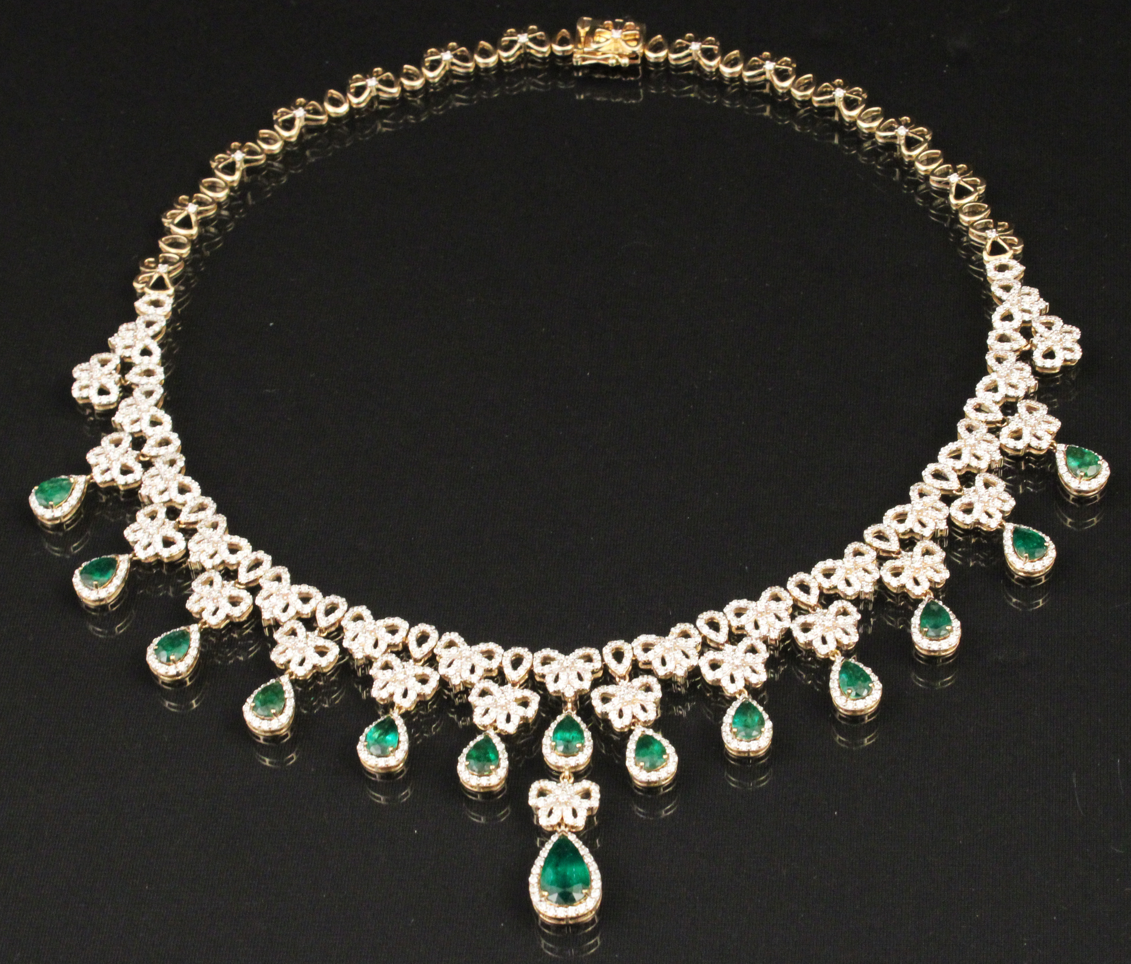 IMPRESSIVE 14K EMERALD AND DIAMOND NECKLACE