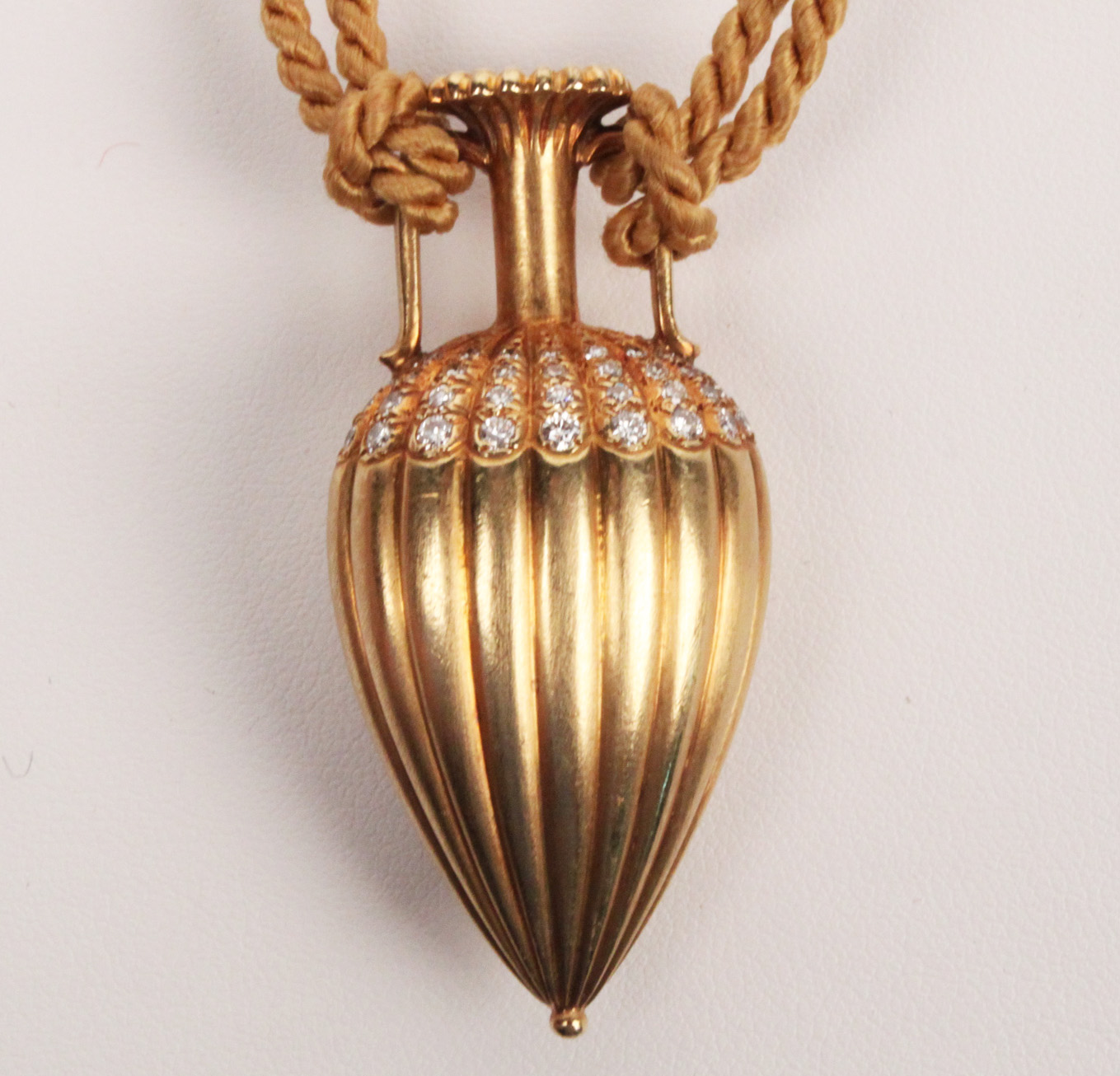 18K GOLD URN PENDANT W 2 0 CTW 35e8a1