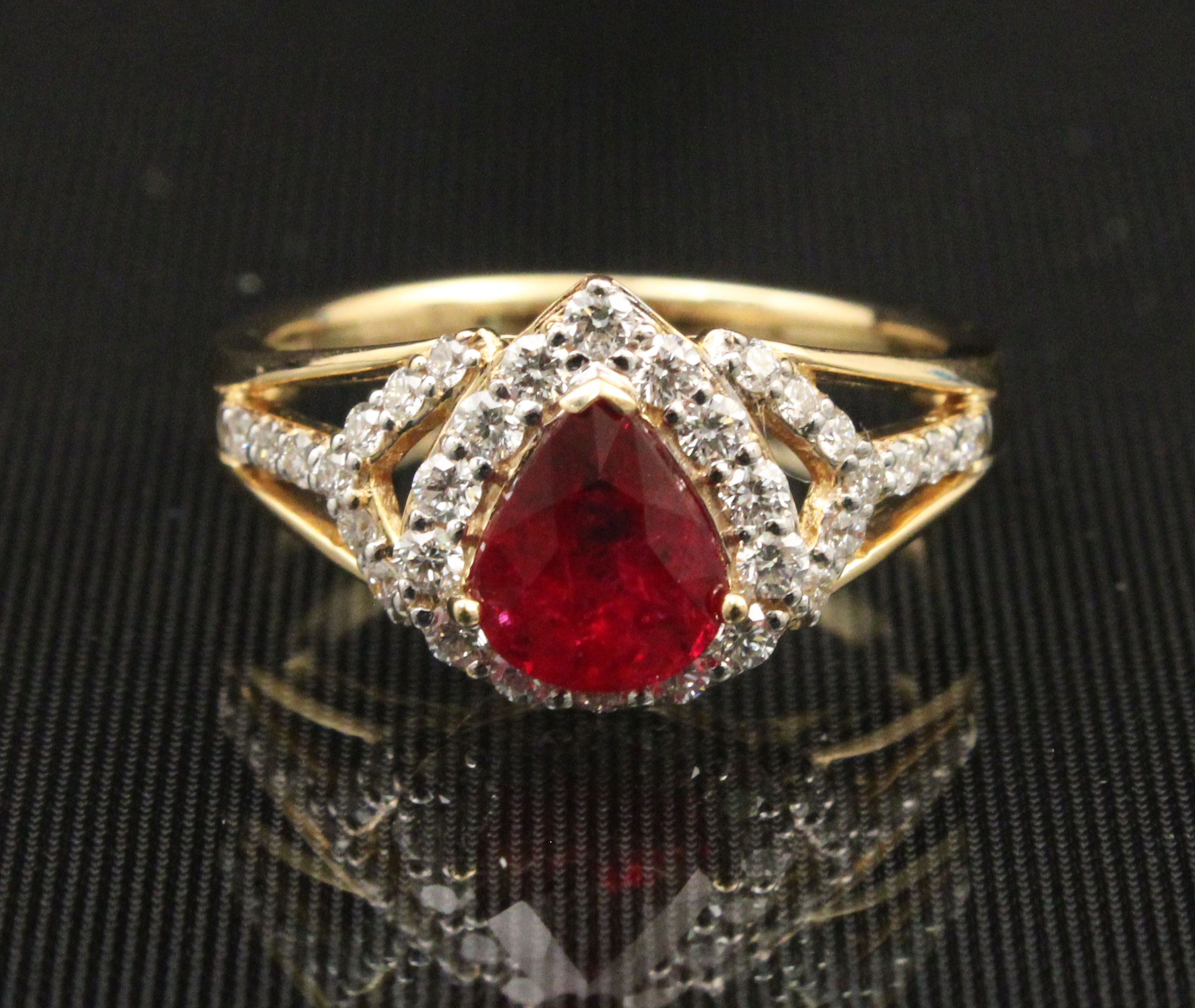 18K RUBY AND DIAMOND RING 1 09 35e8b0