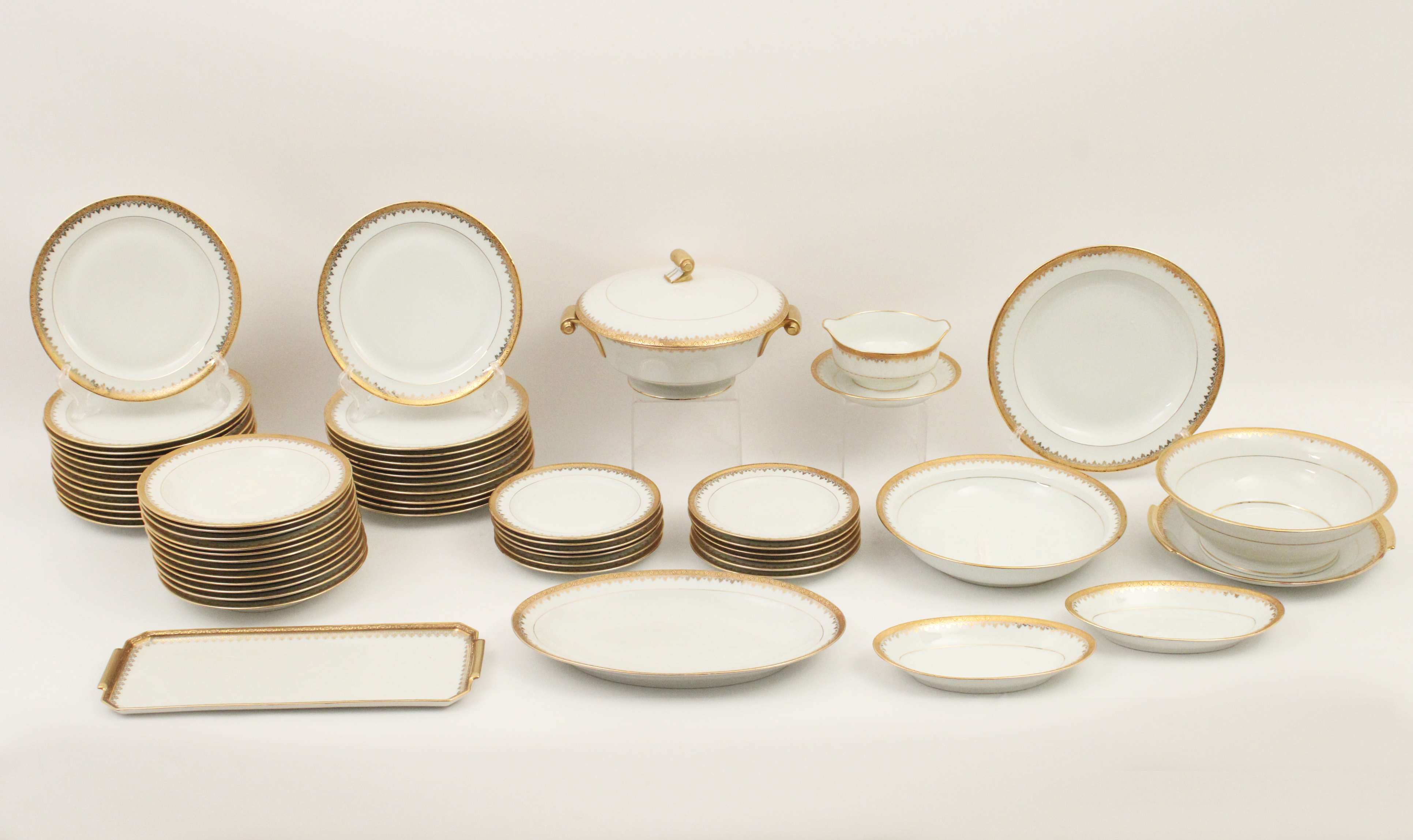 GRAND 58 PC FRENCH LIMOGES DINNER 35e8c2