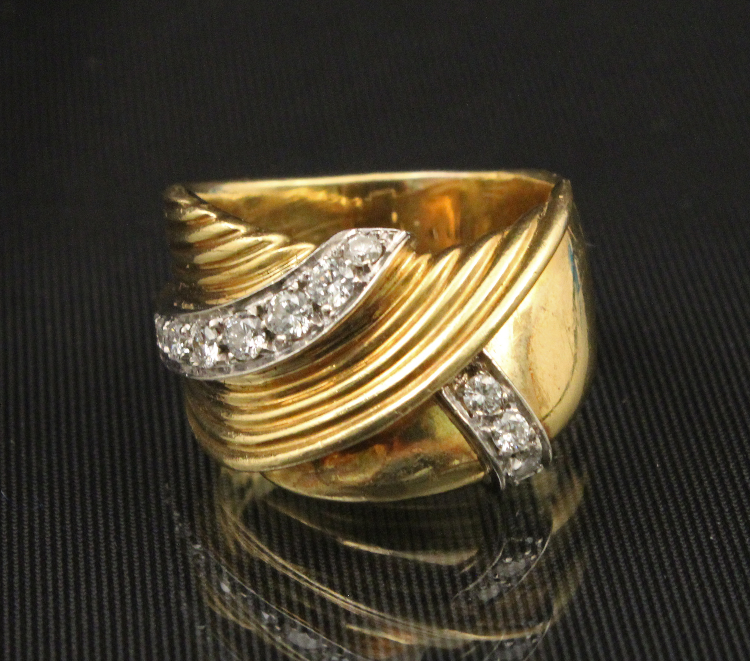 18K YELLOW GOLD AND DIAMOND RING;