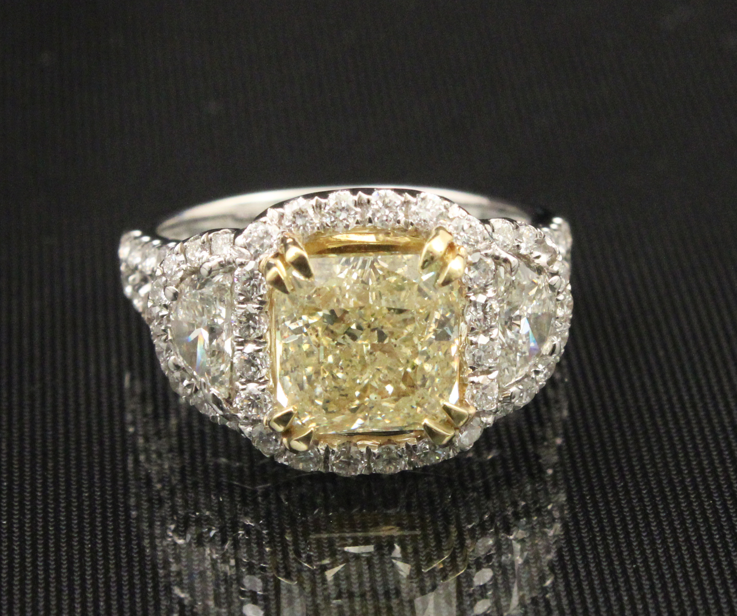 18K DIAMOND RING  WITH 3.05 CT