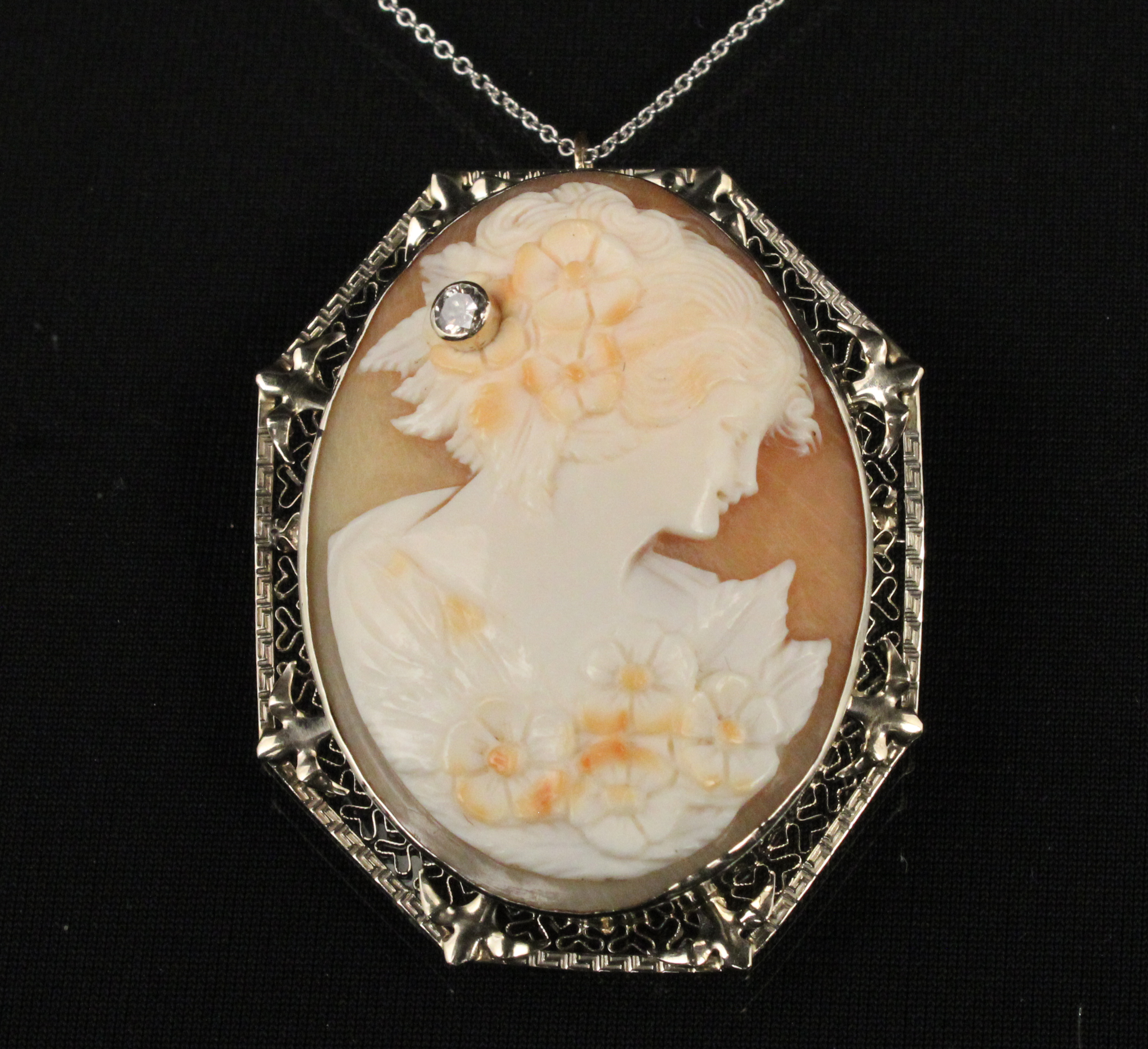 14K VINTAGE CAMEO AND DIAMOND PENDANT 35e909