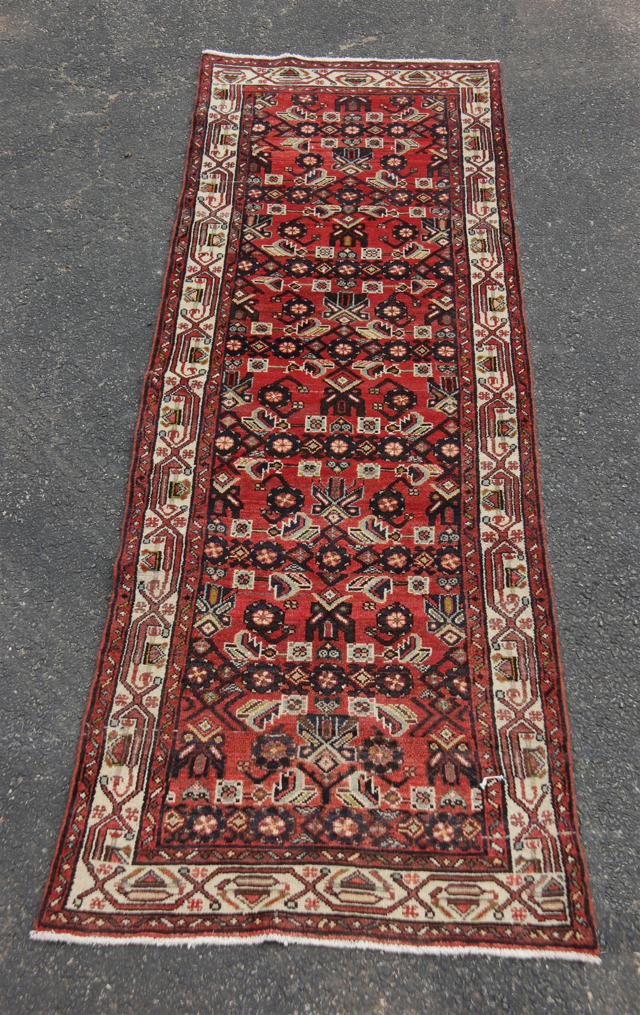 ORIENTAL RUG 3'3" X 10' HOSEINABAD