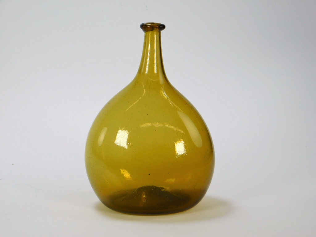 AMBER BLOWN GLASS BOTTLE United 35e9ff