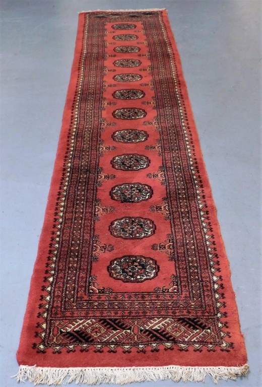 MIDDLE EASTERN RED RUNNER Middle