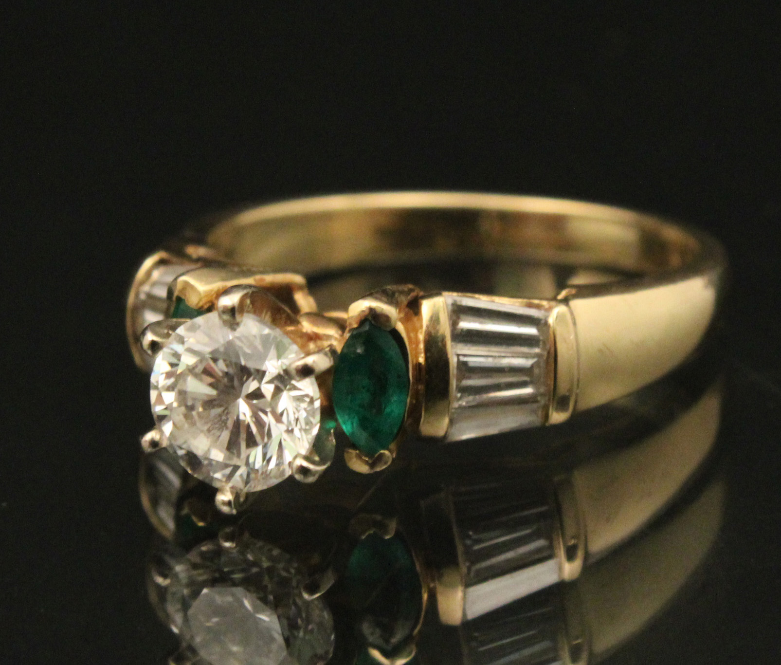 14K DIAMOND AND EMERALD RING 1 0 35eade