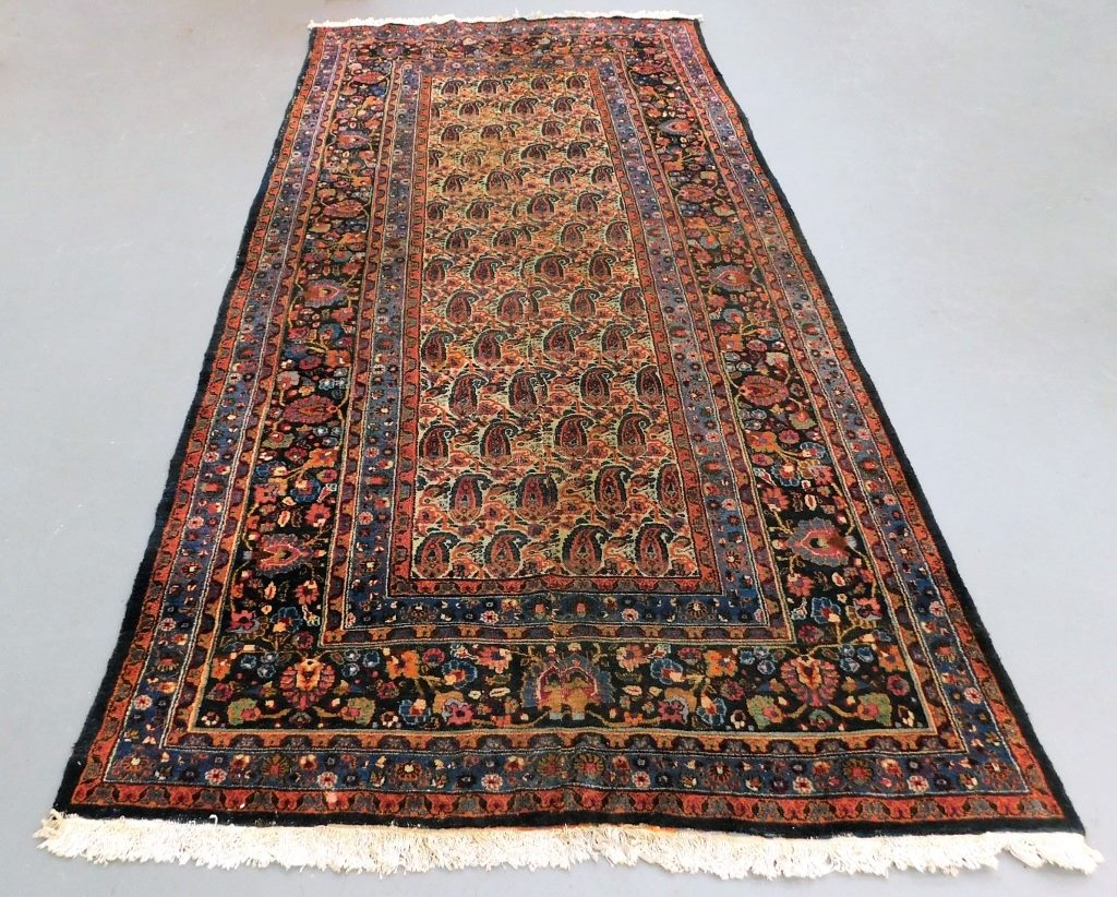 ANTIQUE PERSIAN FLORAL RUG Middle 35eada