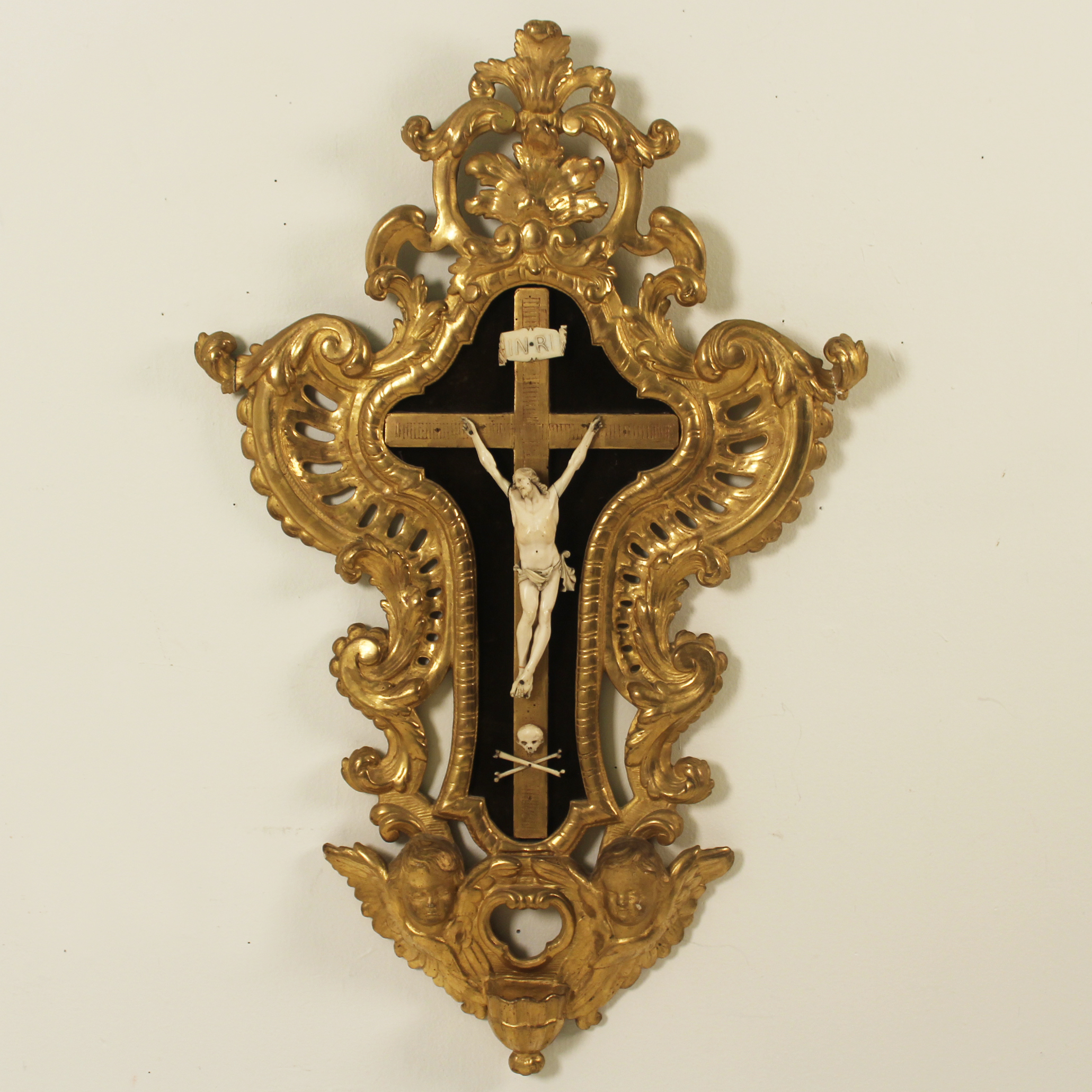 19TH C. CRUCIFIX WITH CARVED SCULPTURE