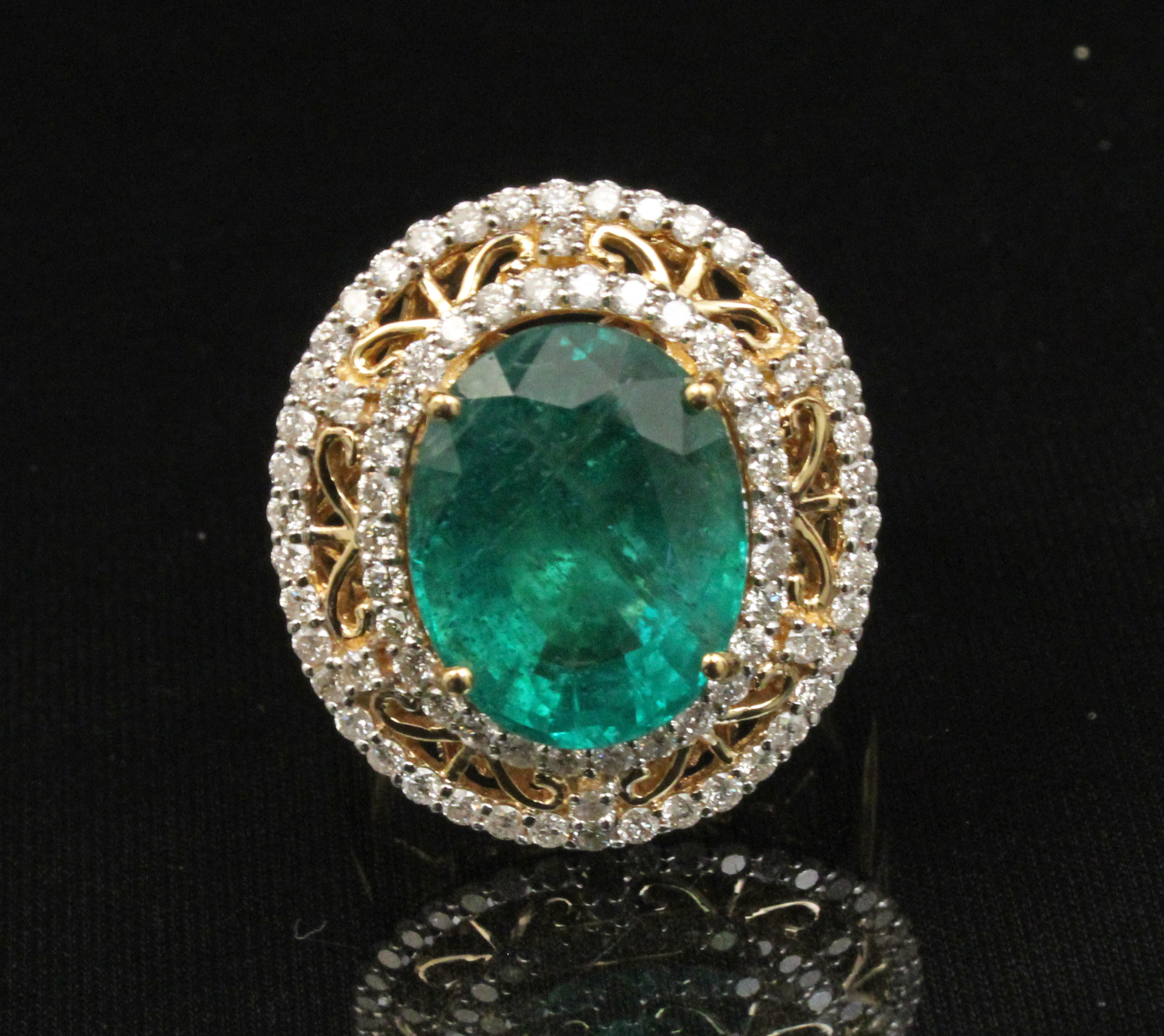 18K YG 7 10 CT OVAL EMERALD AND 35eb27