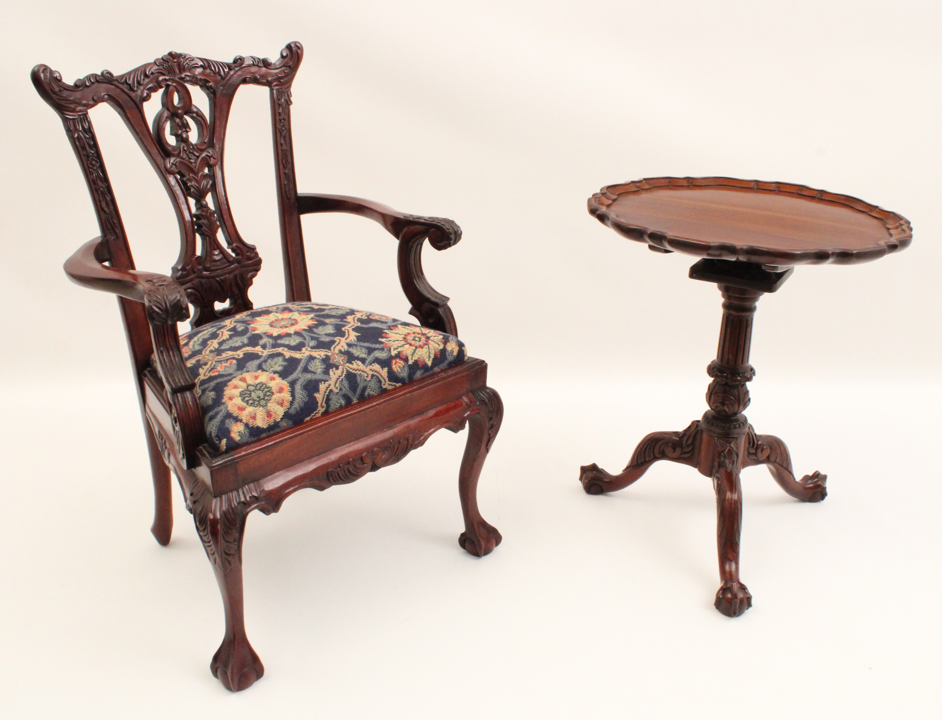 GROUP OF 2 PCS OF MINIATURE FURNITURE