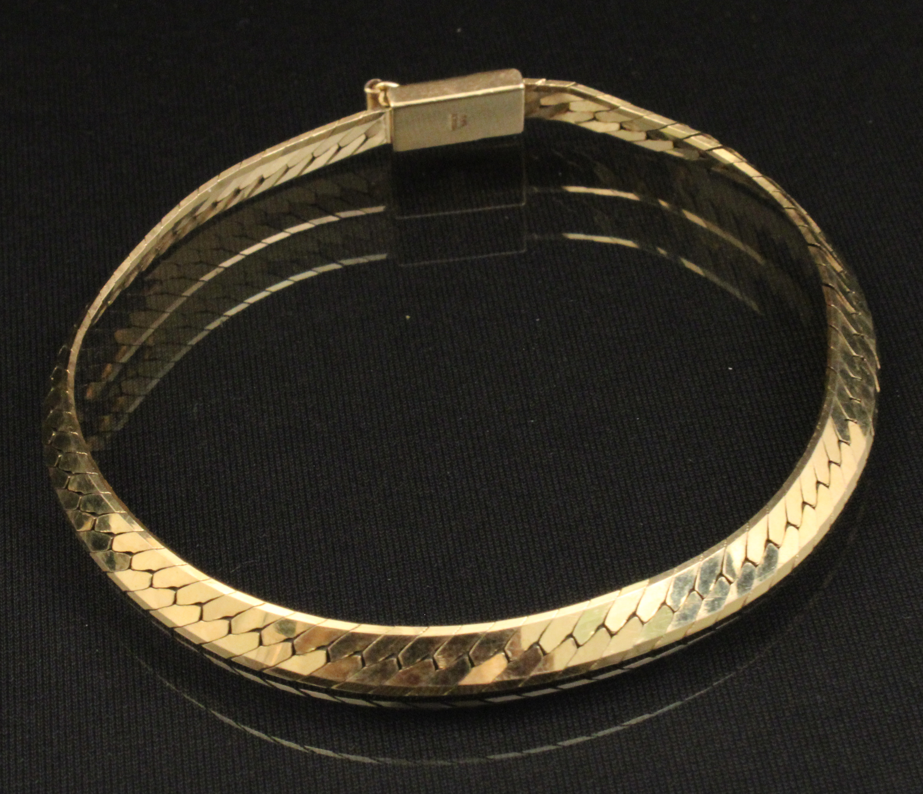 14K GOLD HERRINGBONE CHAIN BRACELET;