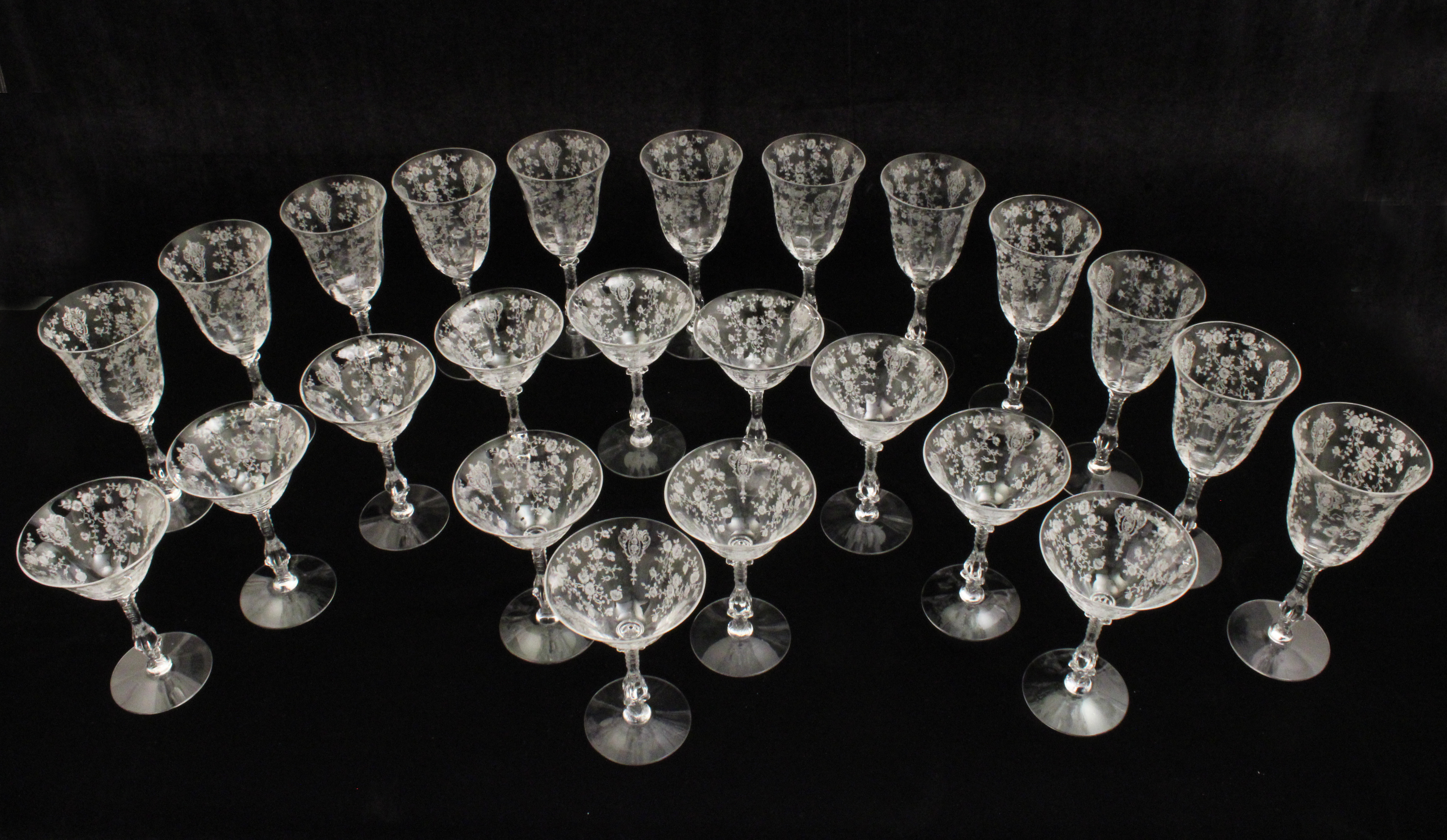 24 PIECES OF CRYSTAL STEMWARE 24 35eb6d