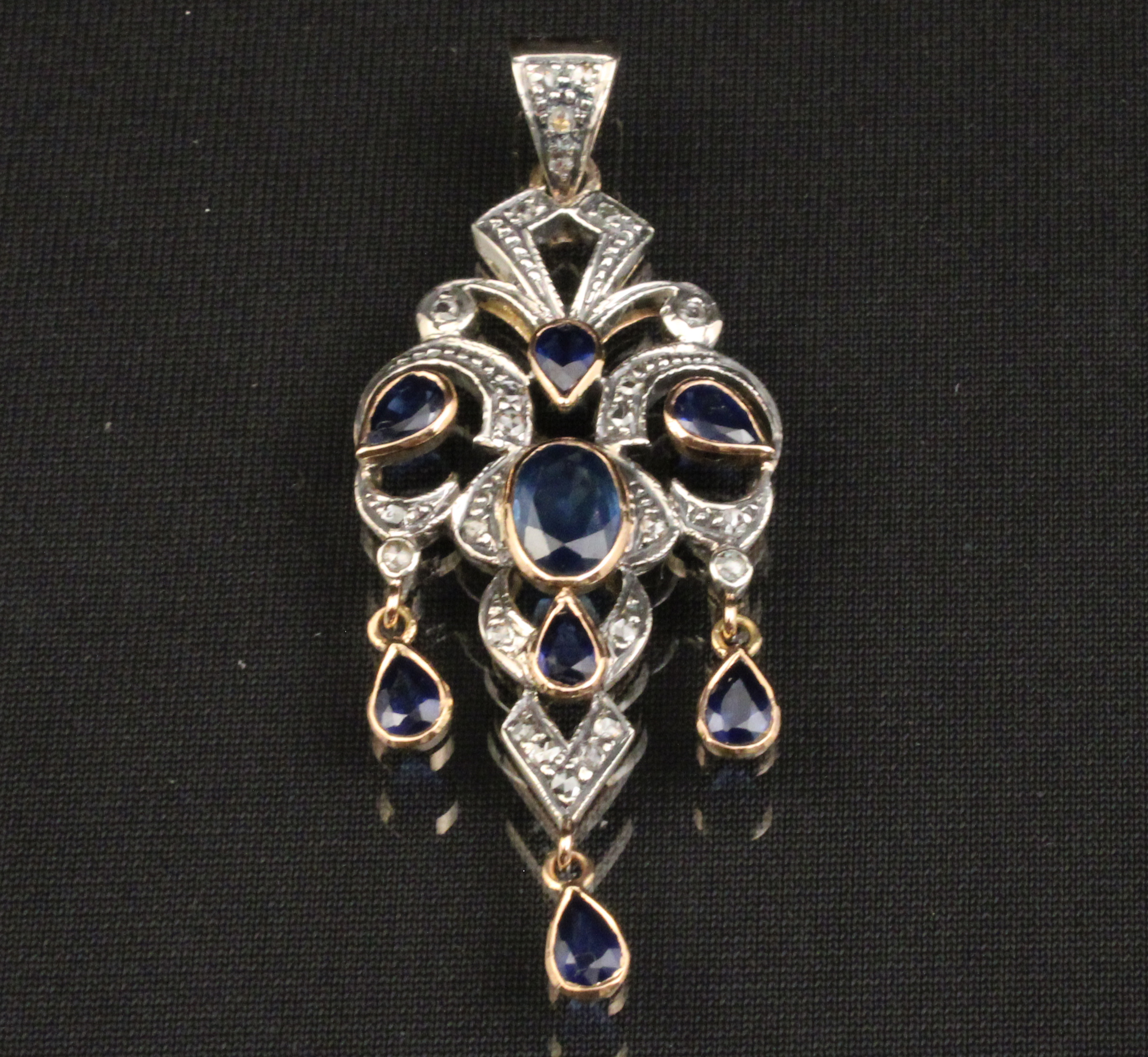 18K DIAMOND AND BLUE SAPPHIRE PENDANT