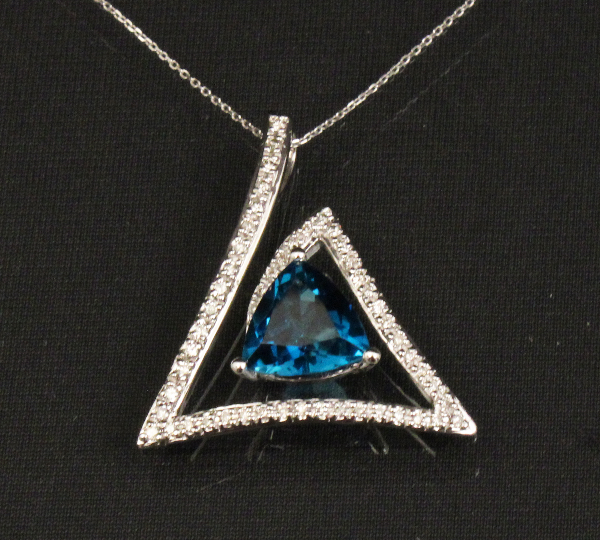 14K DIAMOND AND LONDON BLUE TOPAZ 35eb81