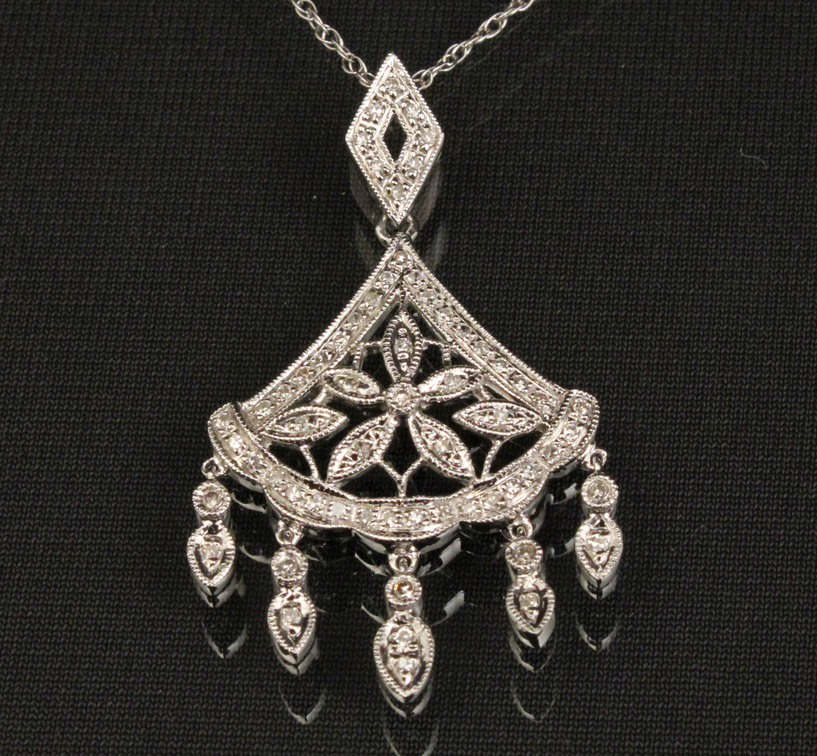 14K WHITE GOLD DIAMOND PENDANT