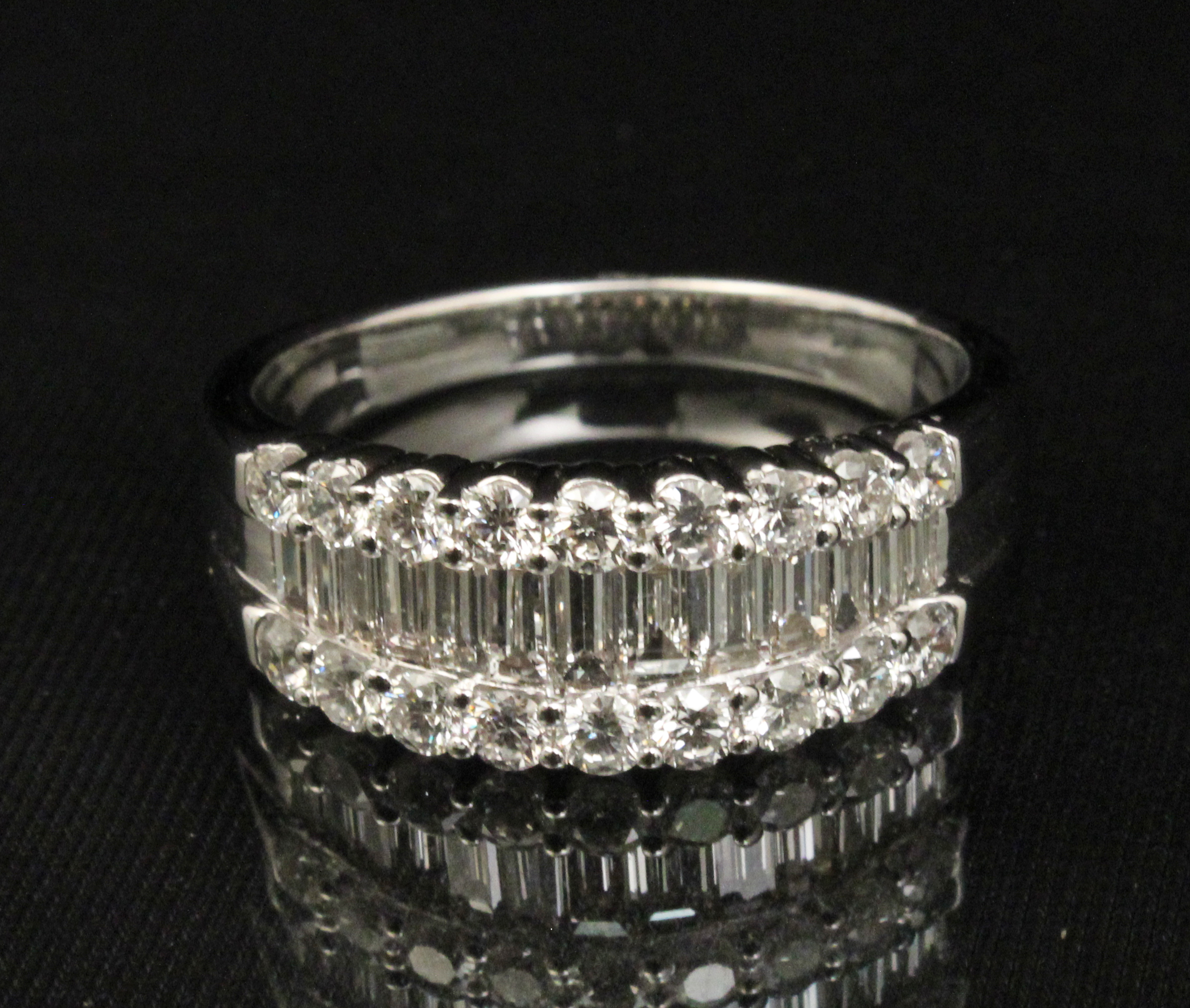 14K WHITE GOLD LADIES DIAMOND BAND 35ebcc