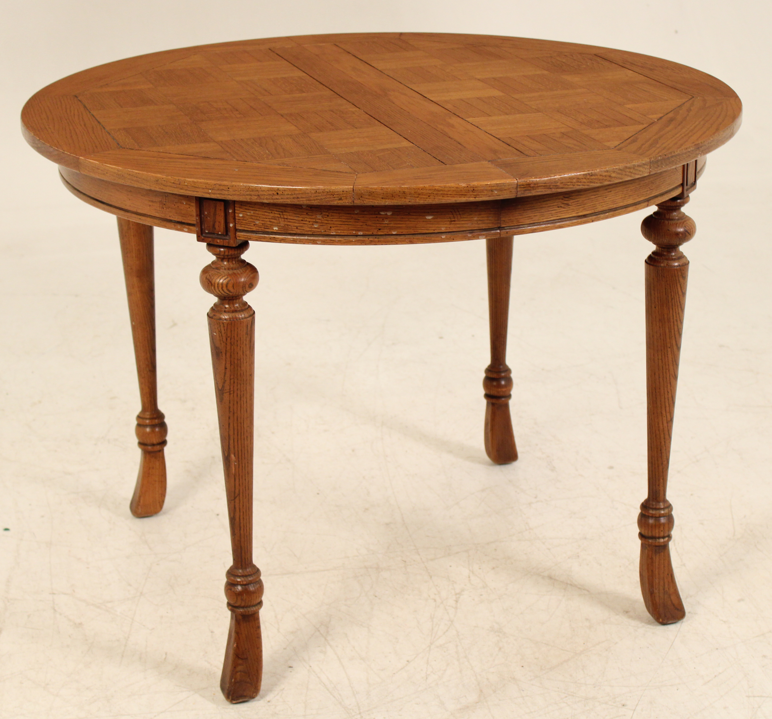 COUNTRY FRENCH ROUND OAK TABLE 35ec1e