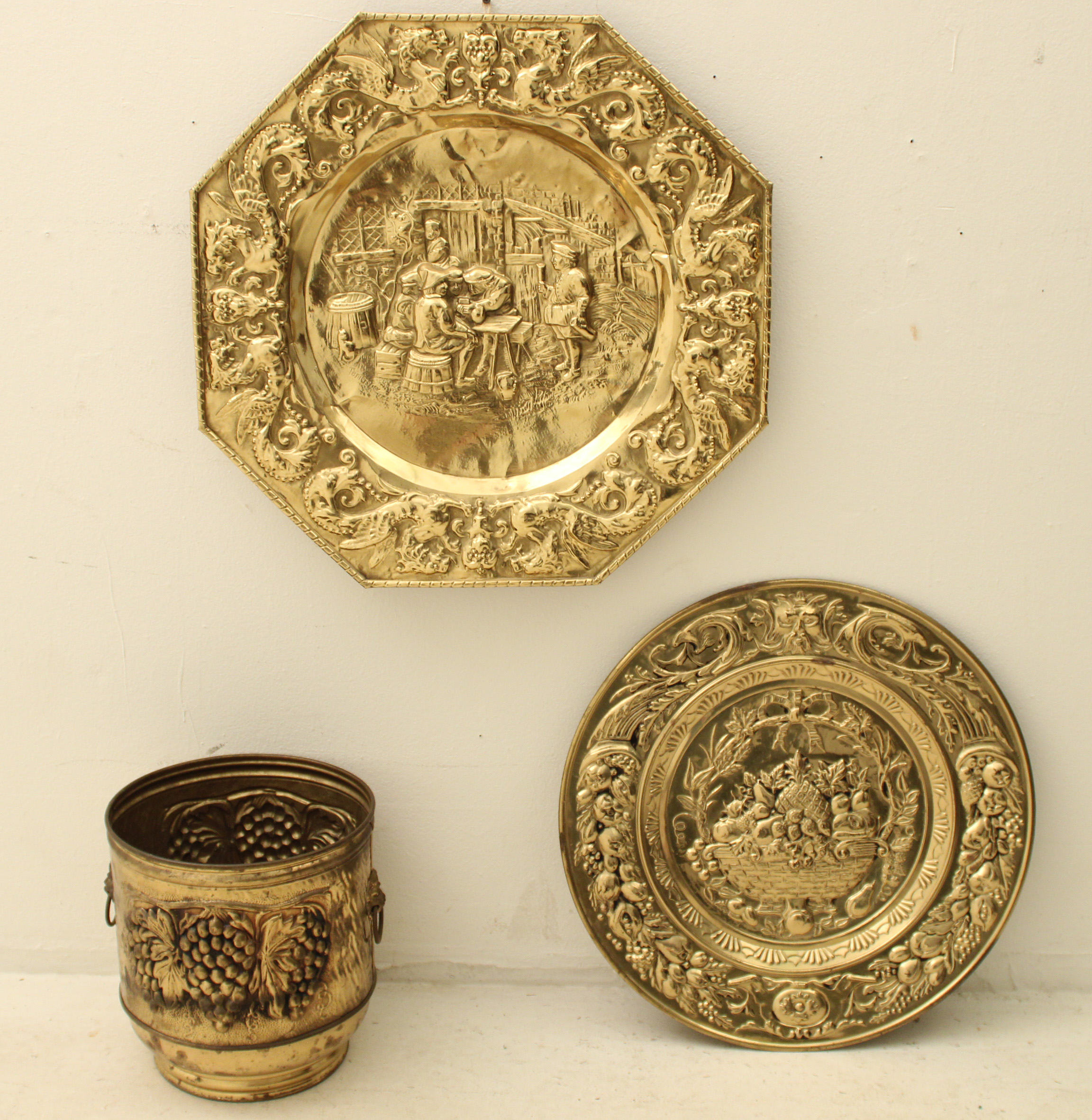 3 EMBOSSED DUTCH BRASS ARTICLES 35ec6e