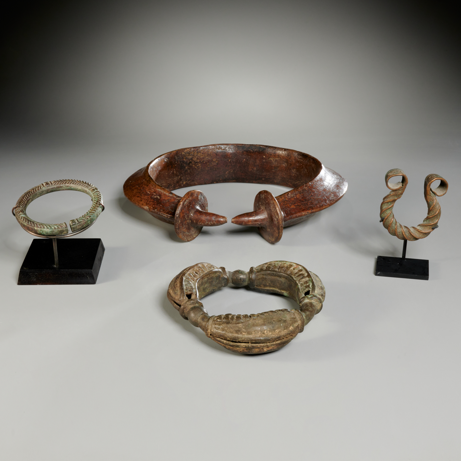  4 OLD AFRICAN METALWARE OBJECTS 361458