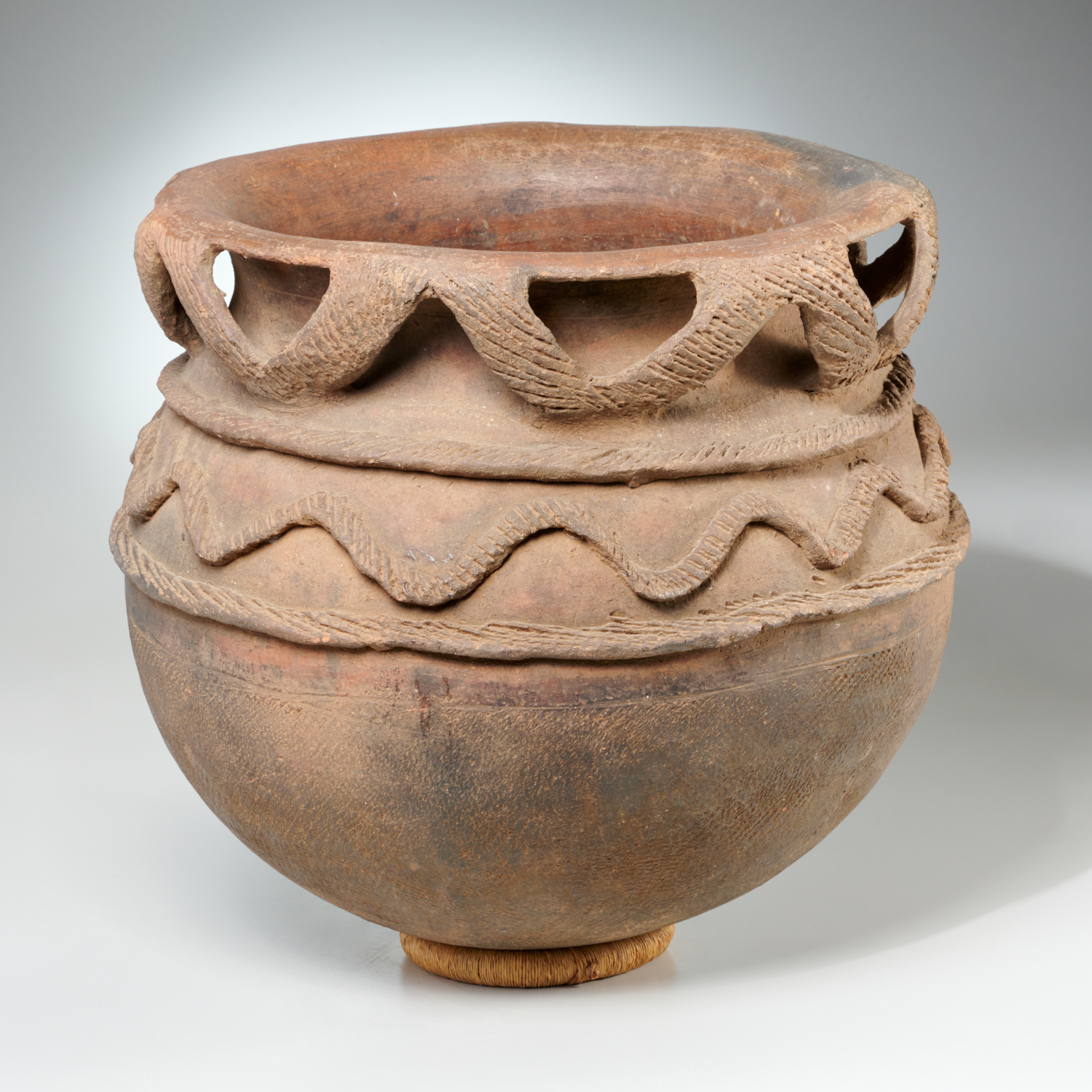 BAMILEKE TERRACOTTA PALM WINE VESSEL 36150d