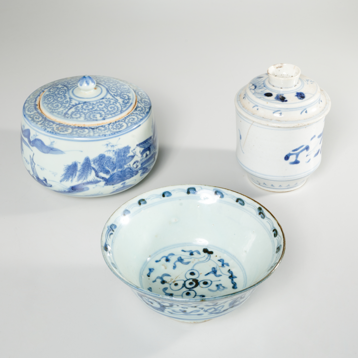  3 CHINESE BLUE AND WHITE PORCELAINS 3616d0