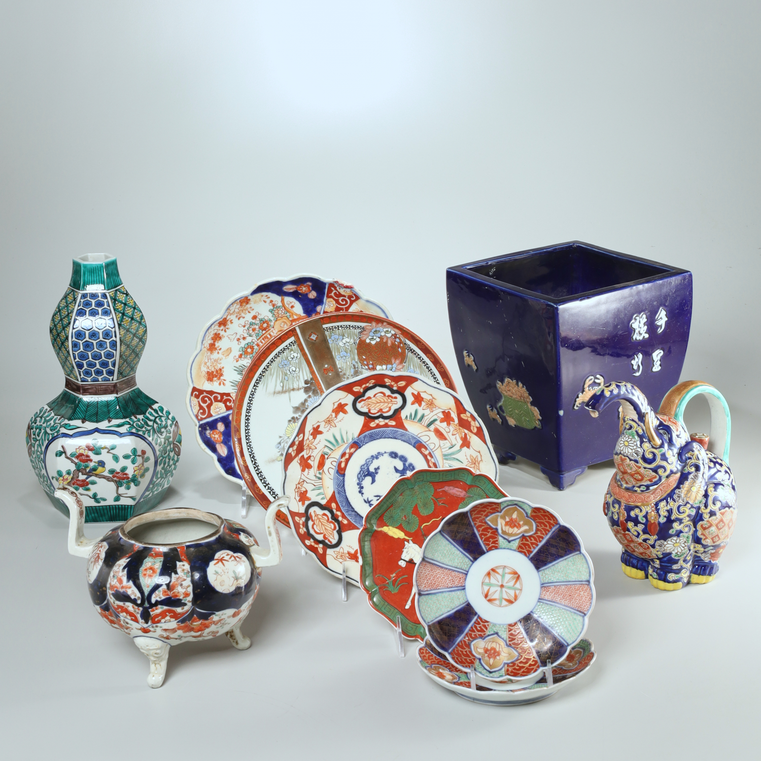 JAPANESE PORCELAIN GROUPING 19th/20th