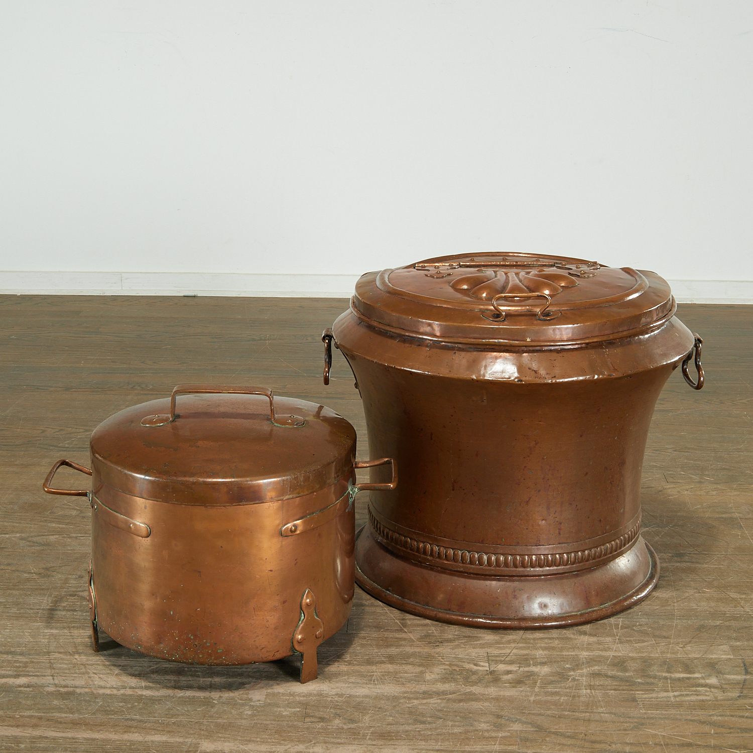 LARGE ANTIQUE COPPER BIN AND LIDDED 3617e3